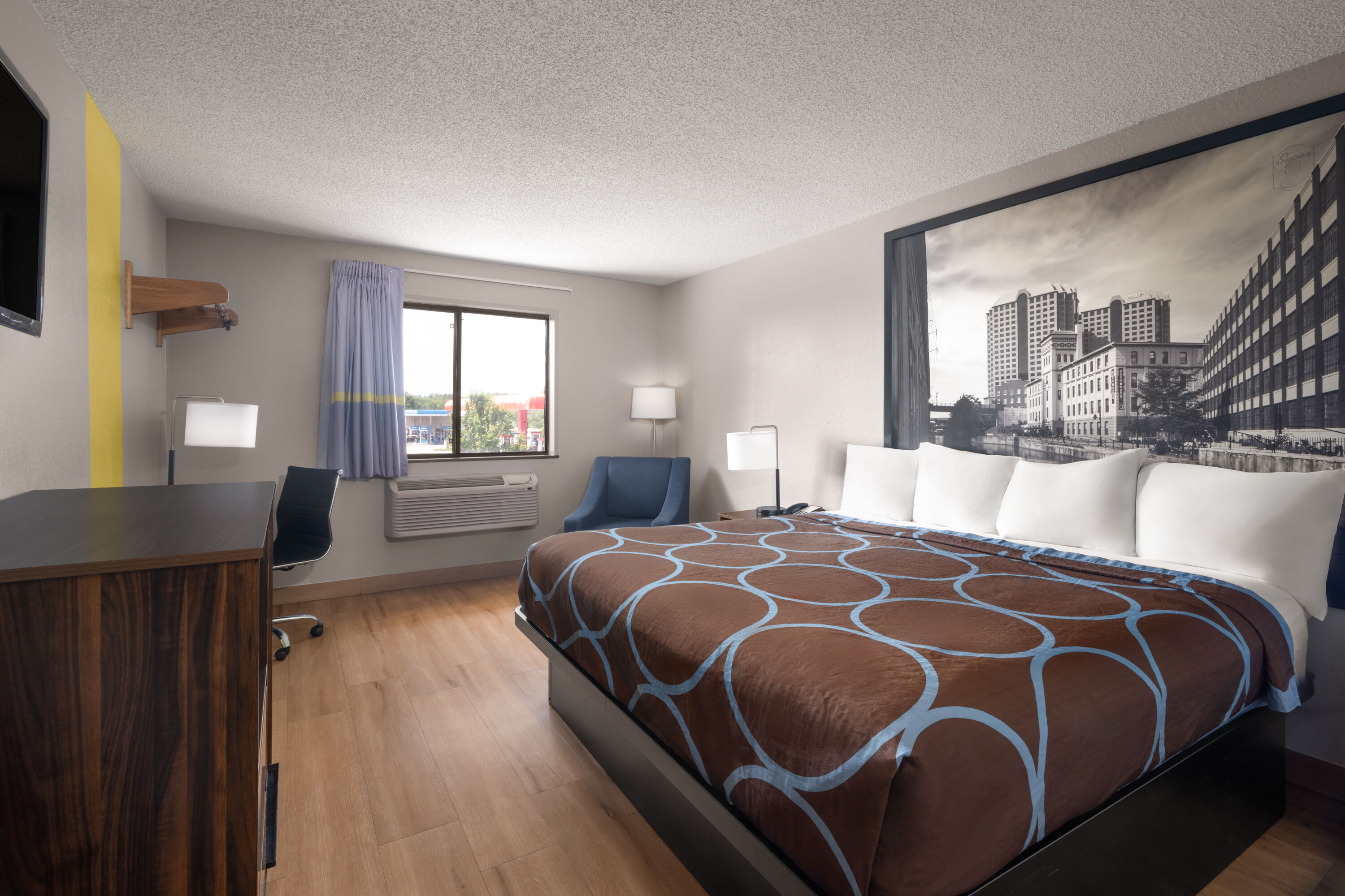 Guest room at the Super 8 by Wyndham Farmville in Farmville, Virginia