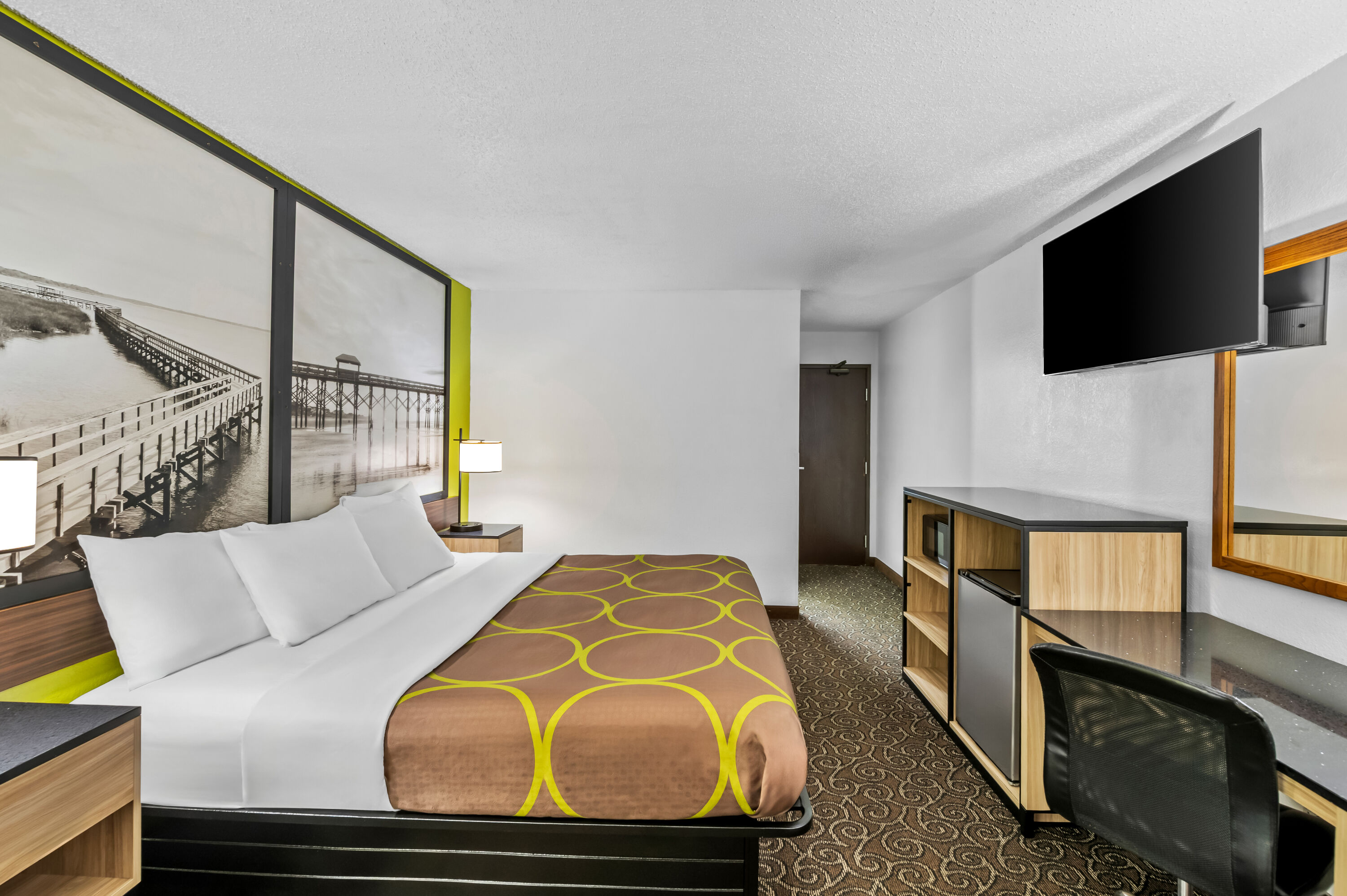 King bed guest room at the Super 8 by Wyndham Franklin in Franklin, Virginia