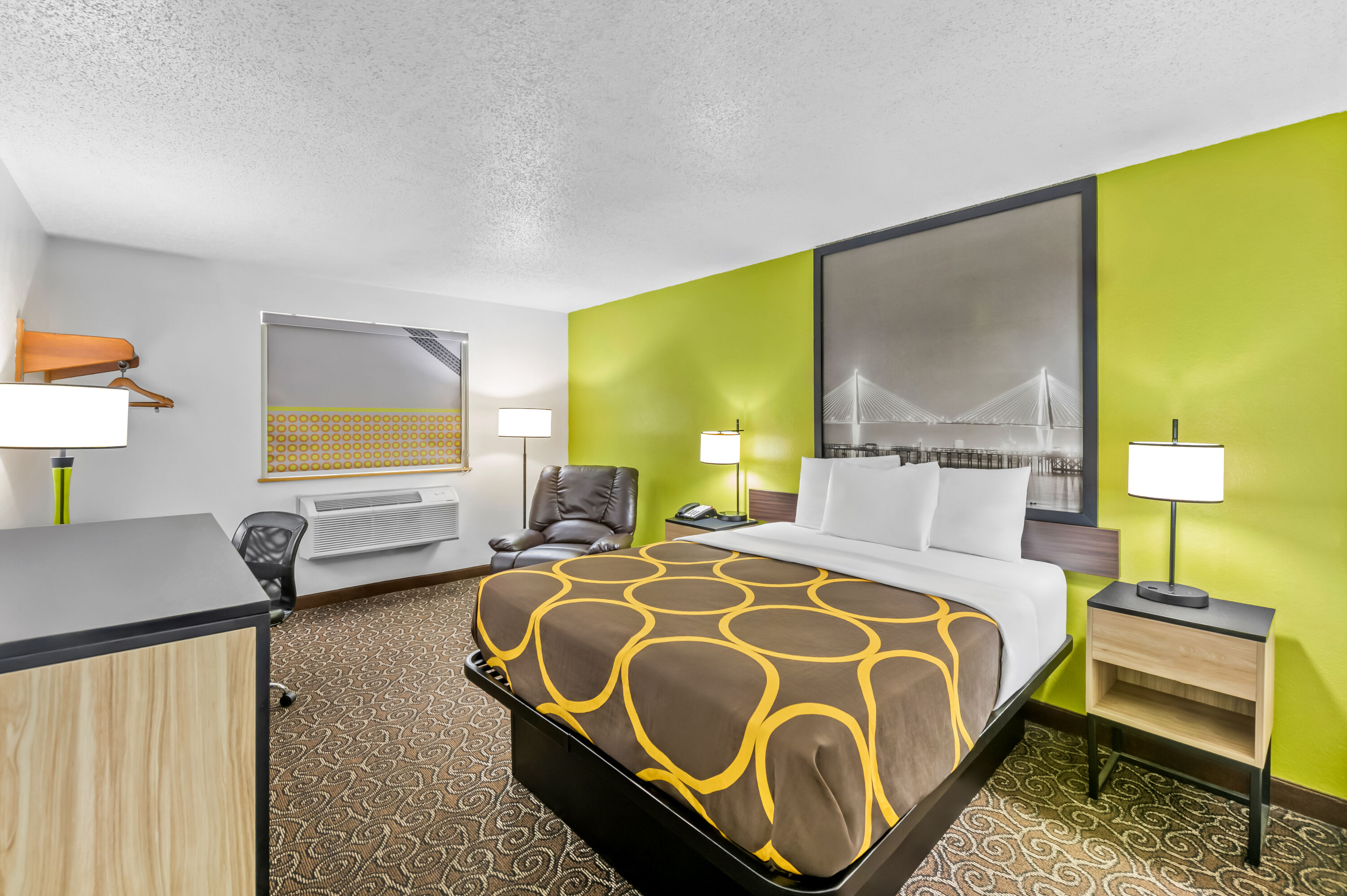 Queen bed guest room at the Super 8 by Wyndham Franklin in Franklin, Virginia