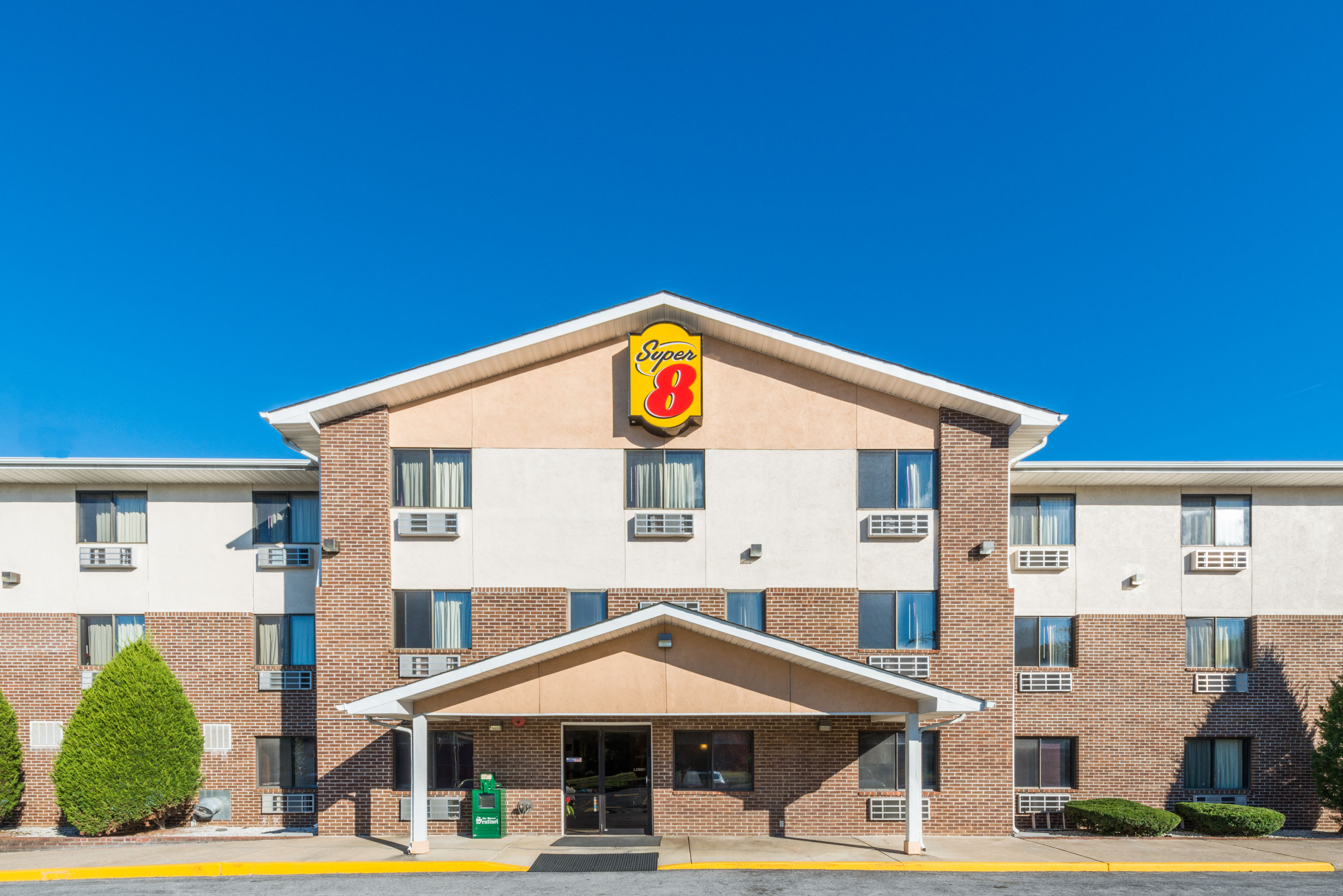 Exterior of Super 8 by Wyndham Front Royal hotel in Front Royal, Virginia