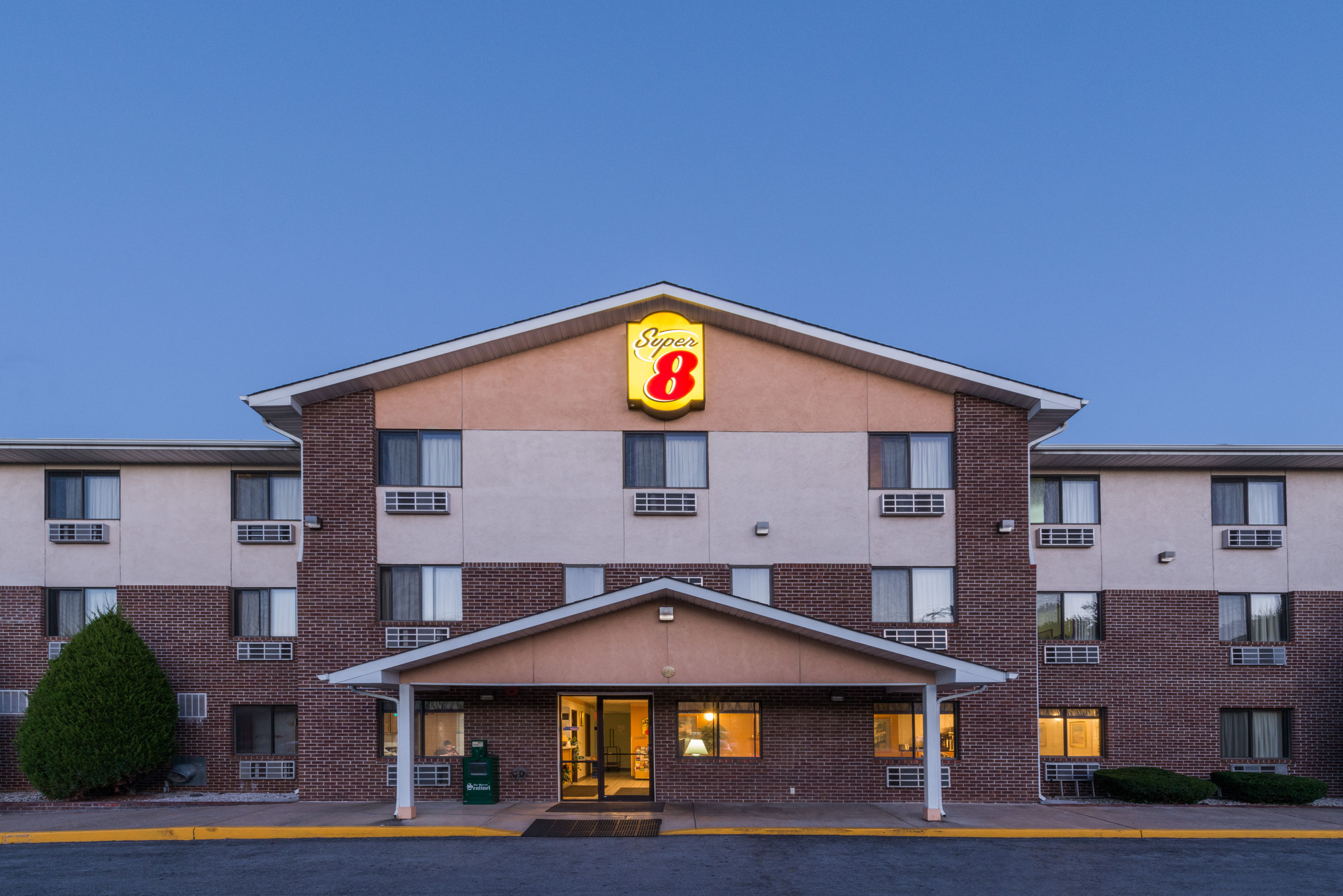 Super 8 by Wyndham Front Royal | Front Royal, VA Hotels