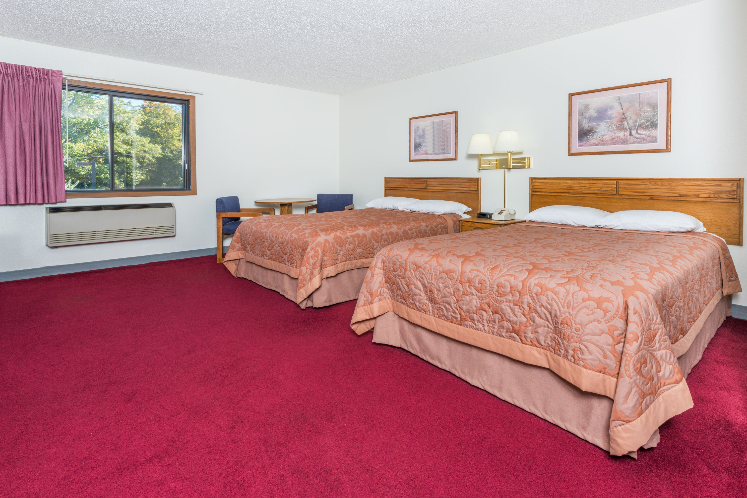 Guest room at the Super 8 by Wyndham Front Royal in Front Royal, Virginia