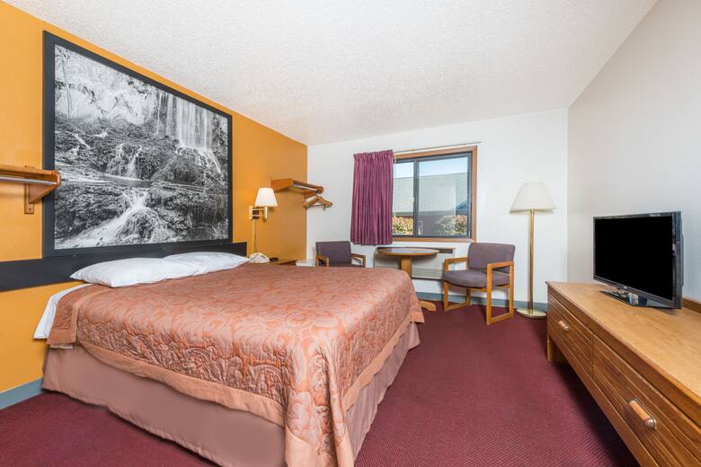 Guest room at the Super 8 Front Royal in Front Royal, Virginia