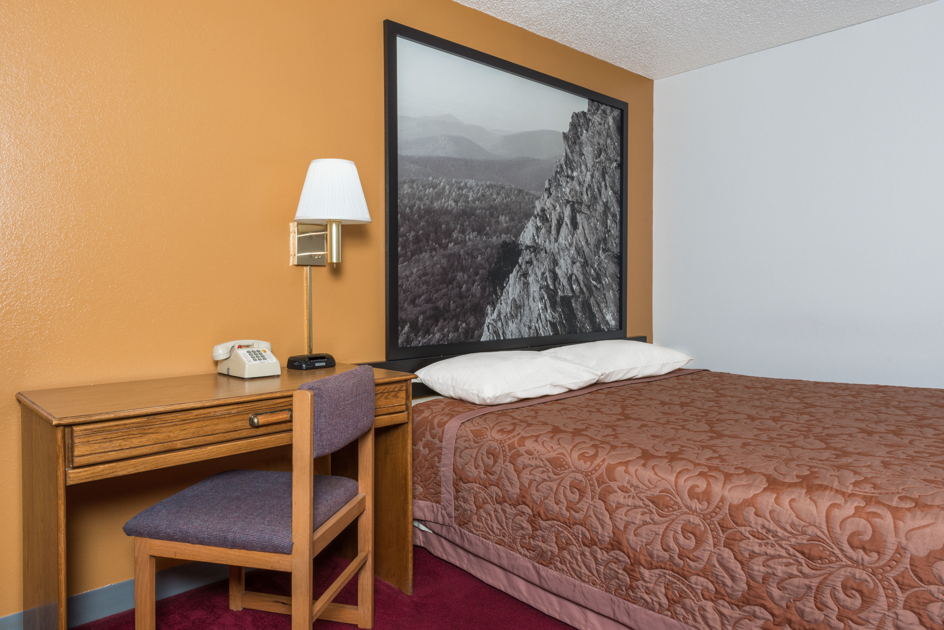 Guest room at the Super 8 by Wyndham Front Royal in Front Royal, Virginia