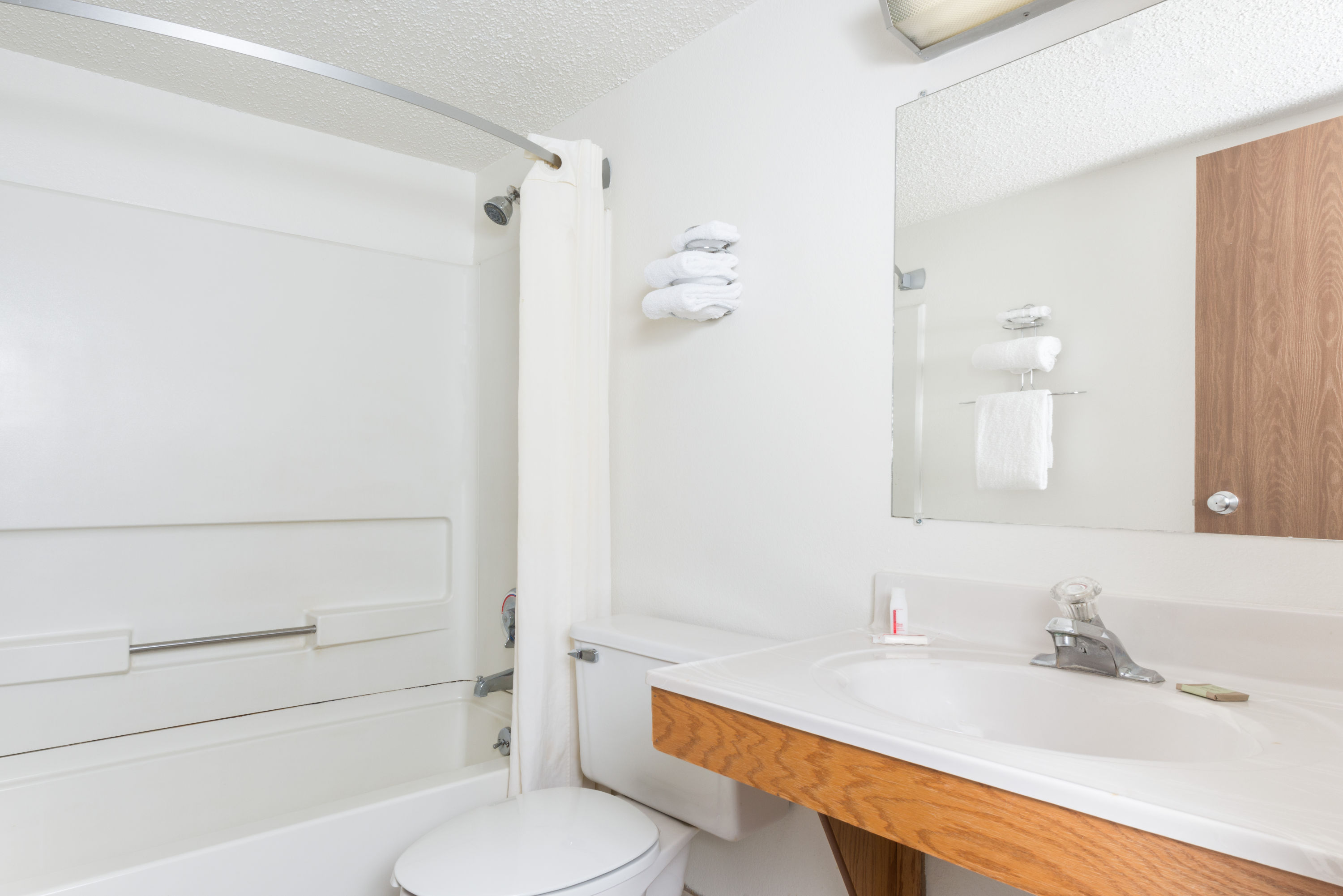 Guest room at the Super 8 by Wyndham Front Royal in Front Royal, Virginia