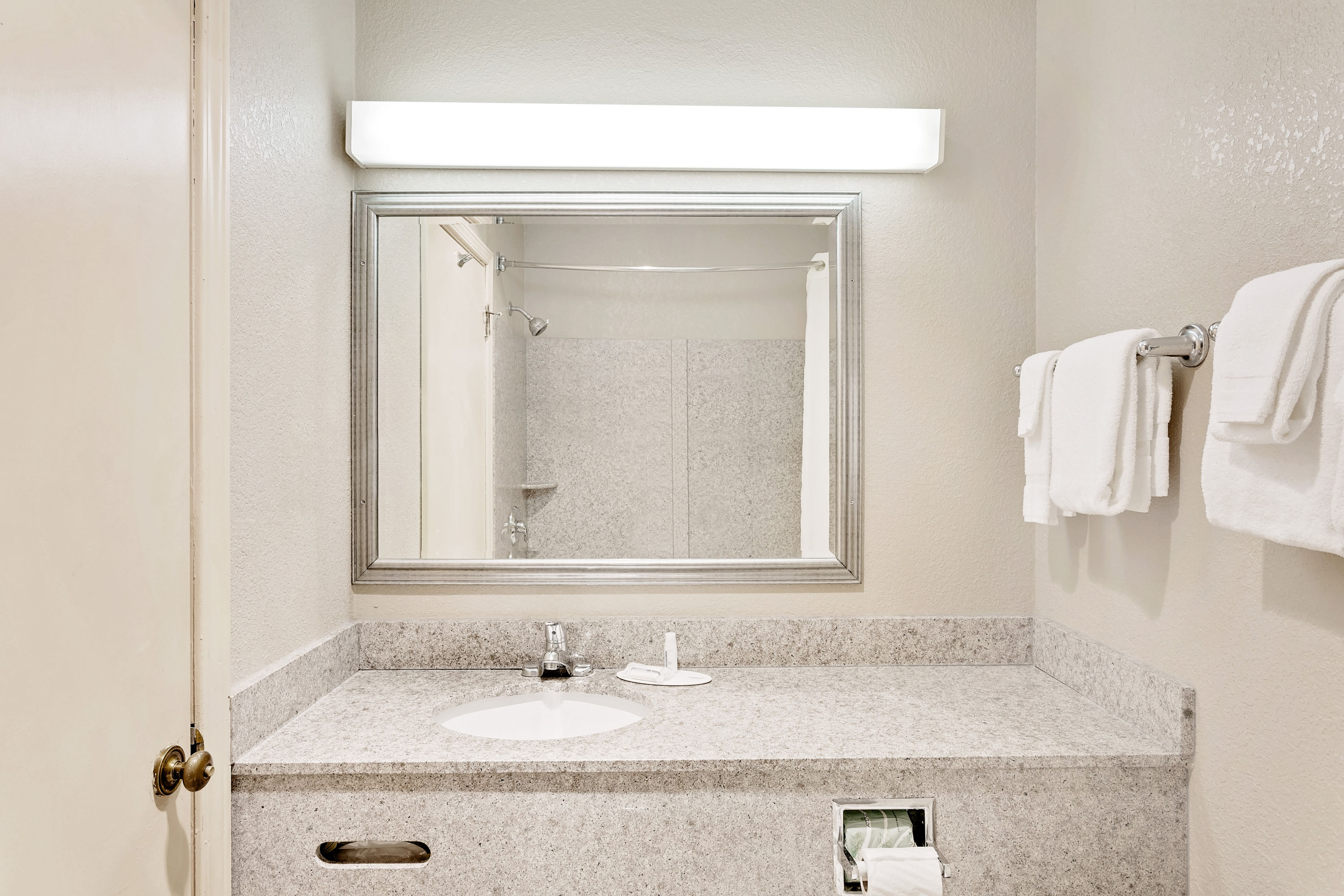 Guest room bath at the Super 8 by Wyndham Hillsville in Hillsville, Virginia