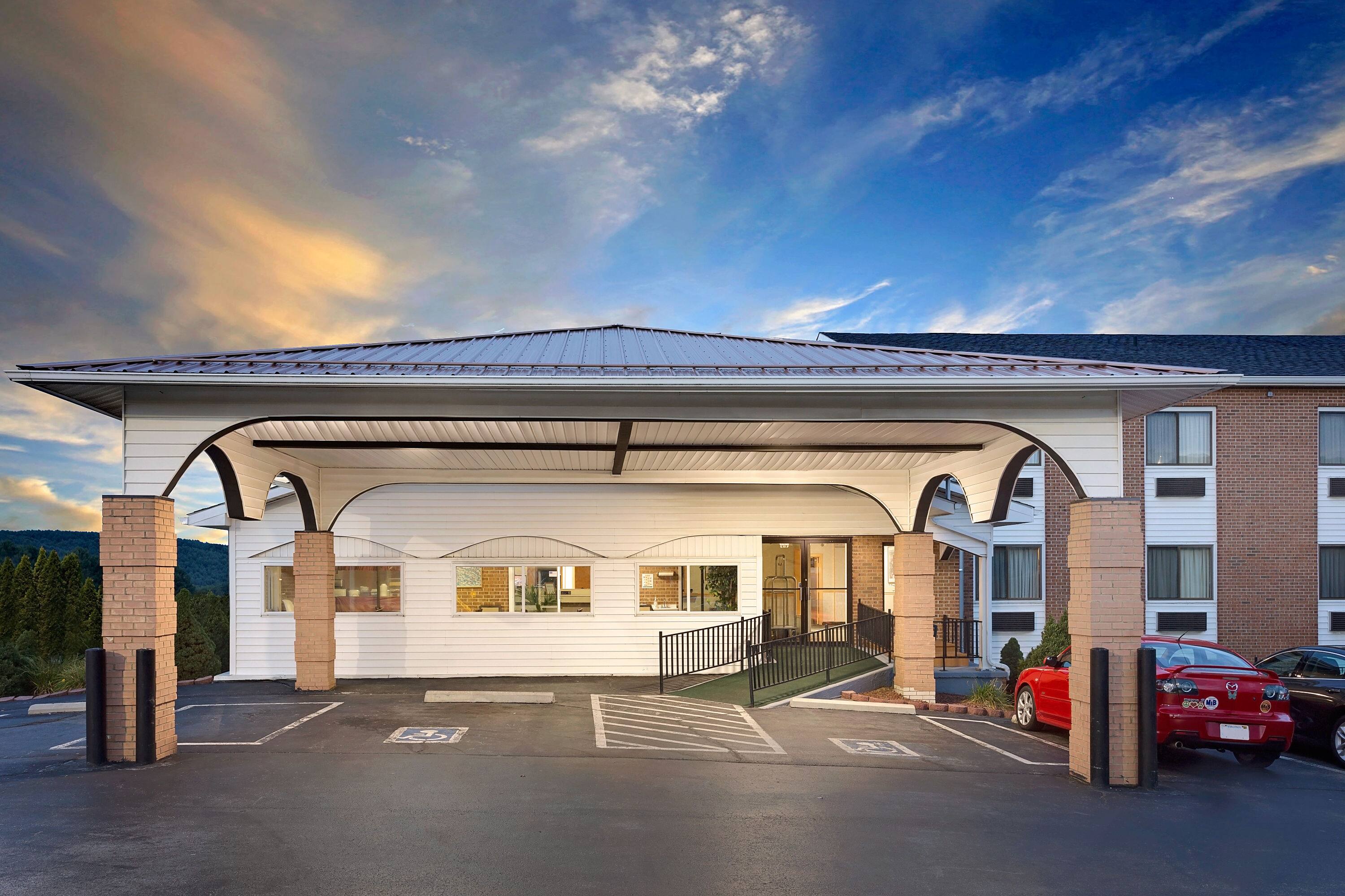 Super 8 By Wyndham Hillsville Va Hotels