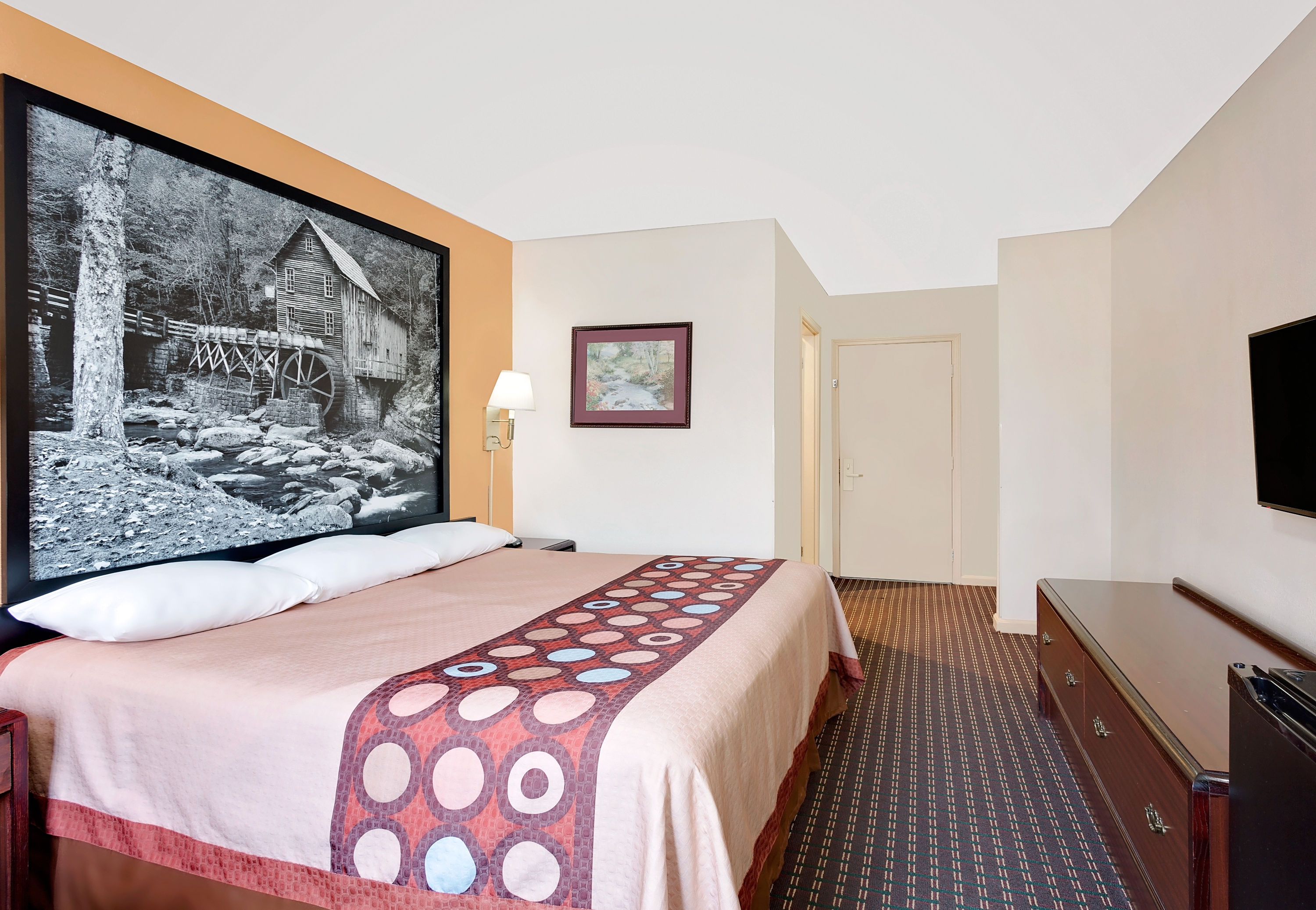 Guest room at the Super 8 by Wyndham Hillsville in Hillsville, Virginia