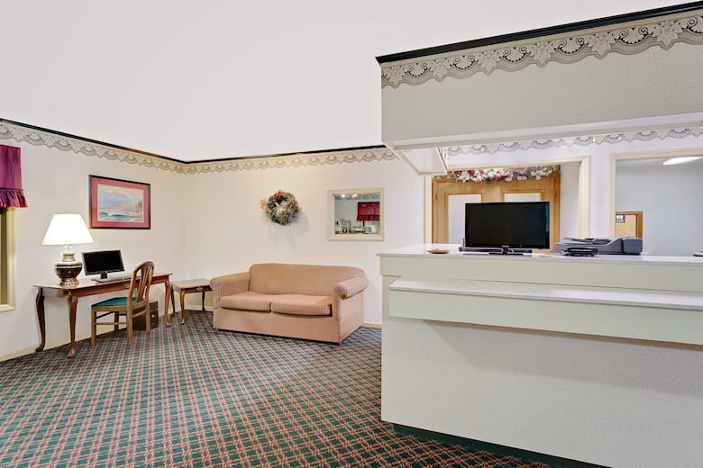 Super 8 Hillsville Hotels Va 24343 Super 8 Hillsville Hotel Lobby In Virginia