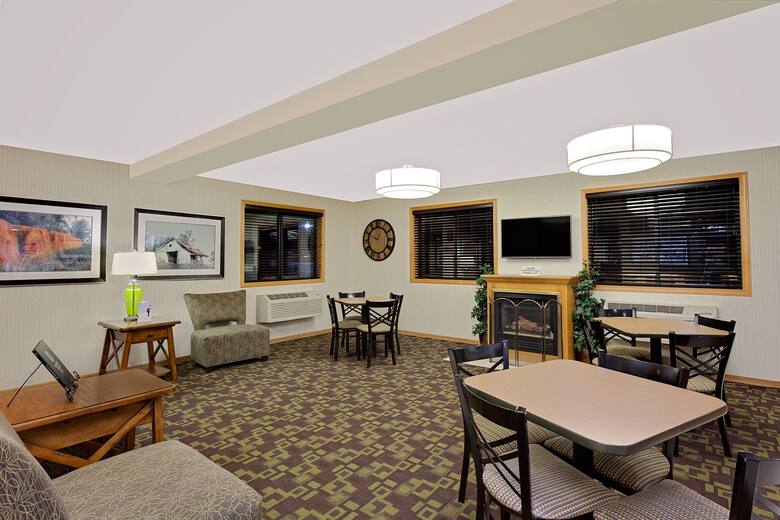 Super 8 By Wyndham Lebanon Hotels Va 24266 Super 8 By Wyndham Lebanon Hotel Lobby In Virginia