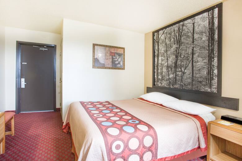 Guest room at the Super 8 Lexington VA in Lexington, Virginia