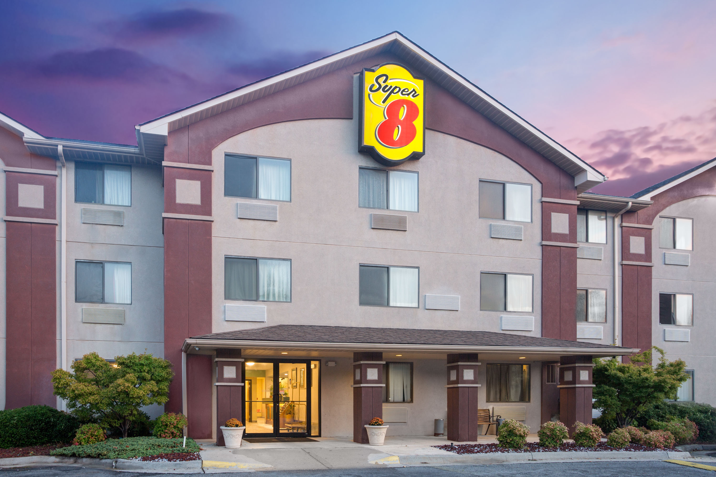 Super 8 Candlers Mountain Road