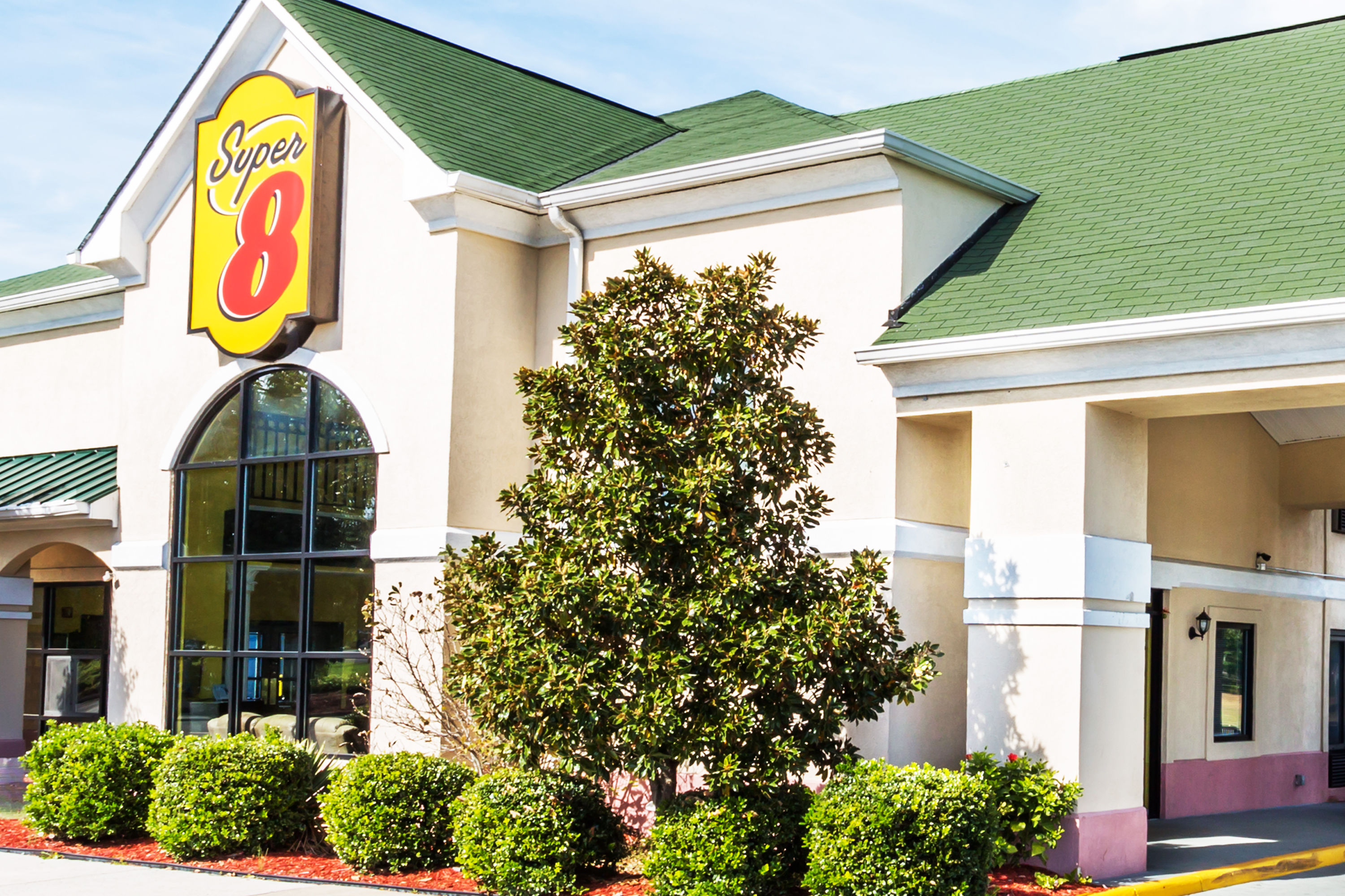 Exterior of Super 8 by Wyndham Hull Street Midlothian/Richmond Area hotel in Midlothian, Virginia