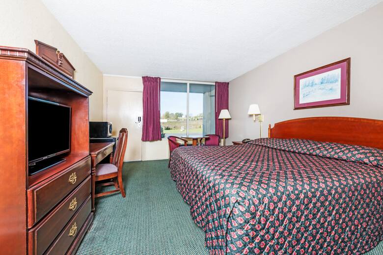 Guest room at the Super 8 Mount Jackson/New Market Area in Mount Jackson, Virginia