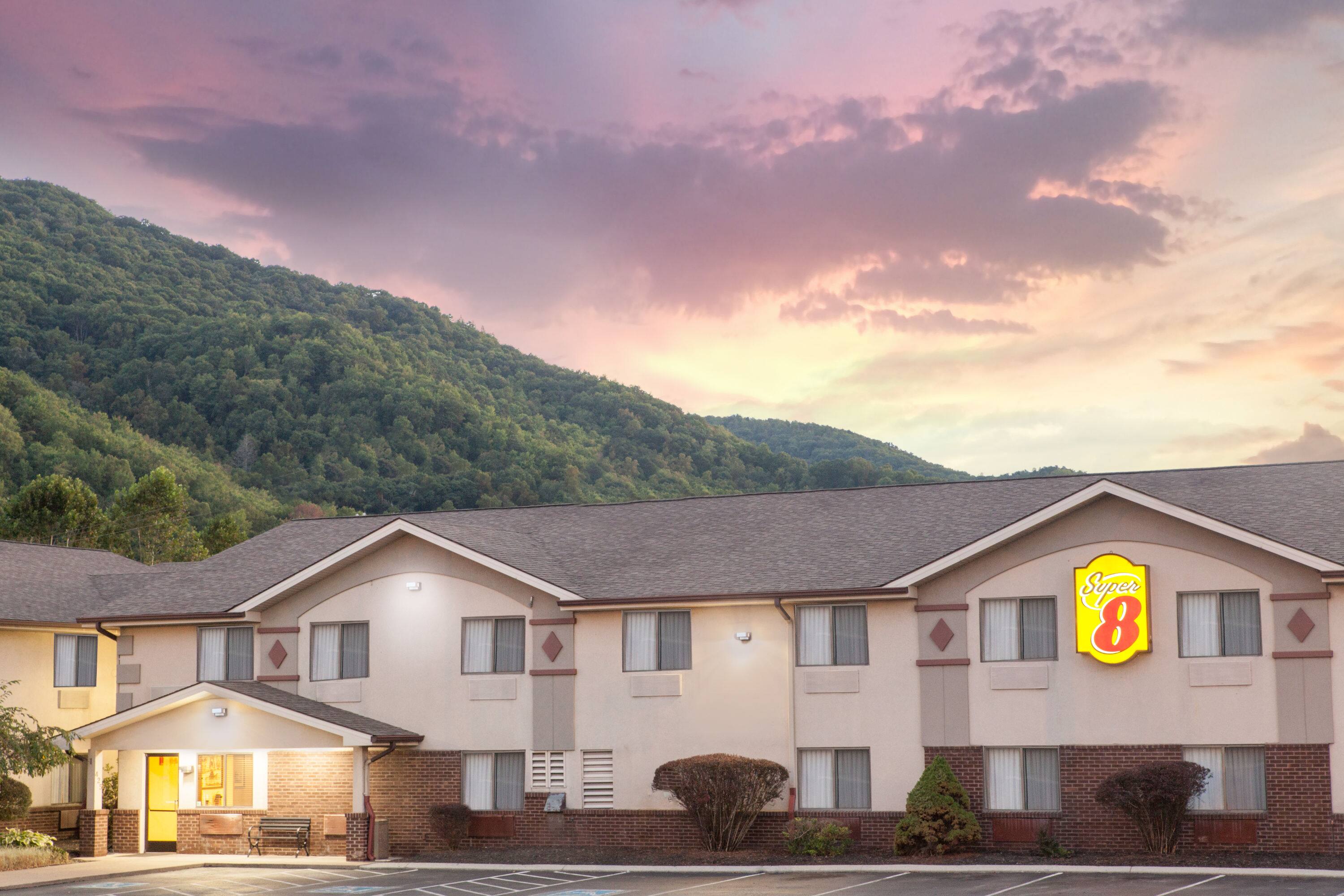 Super 8 by Wyndham Norton VA Norton, VA Hotels