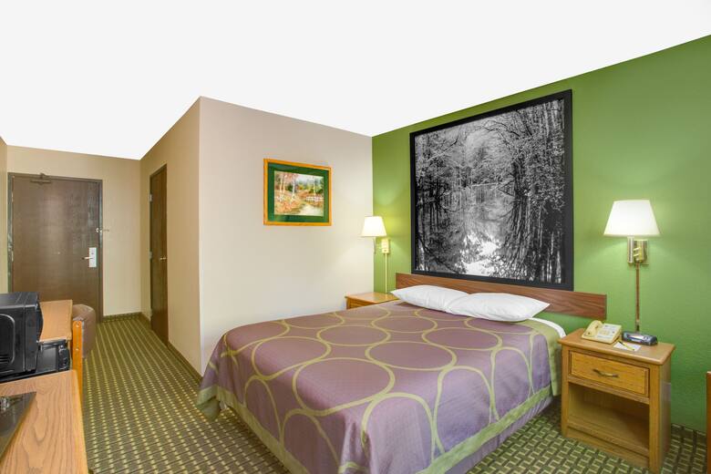 Super 8 Radford Va Hotels 24141 Guest Room At The Super 8 Radford Va In Virginia
