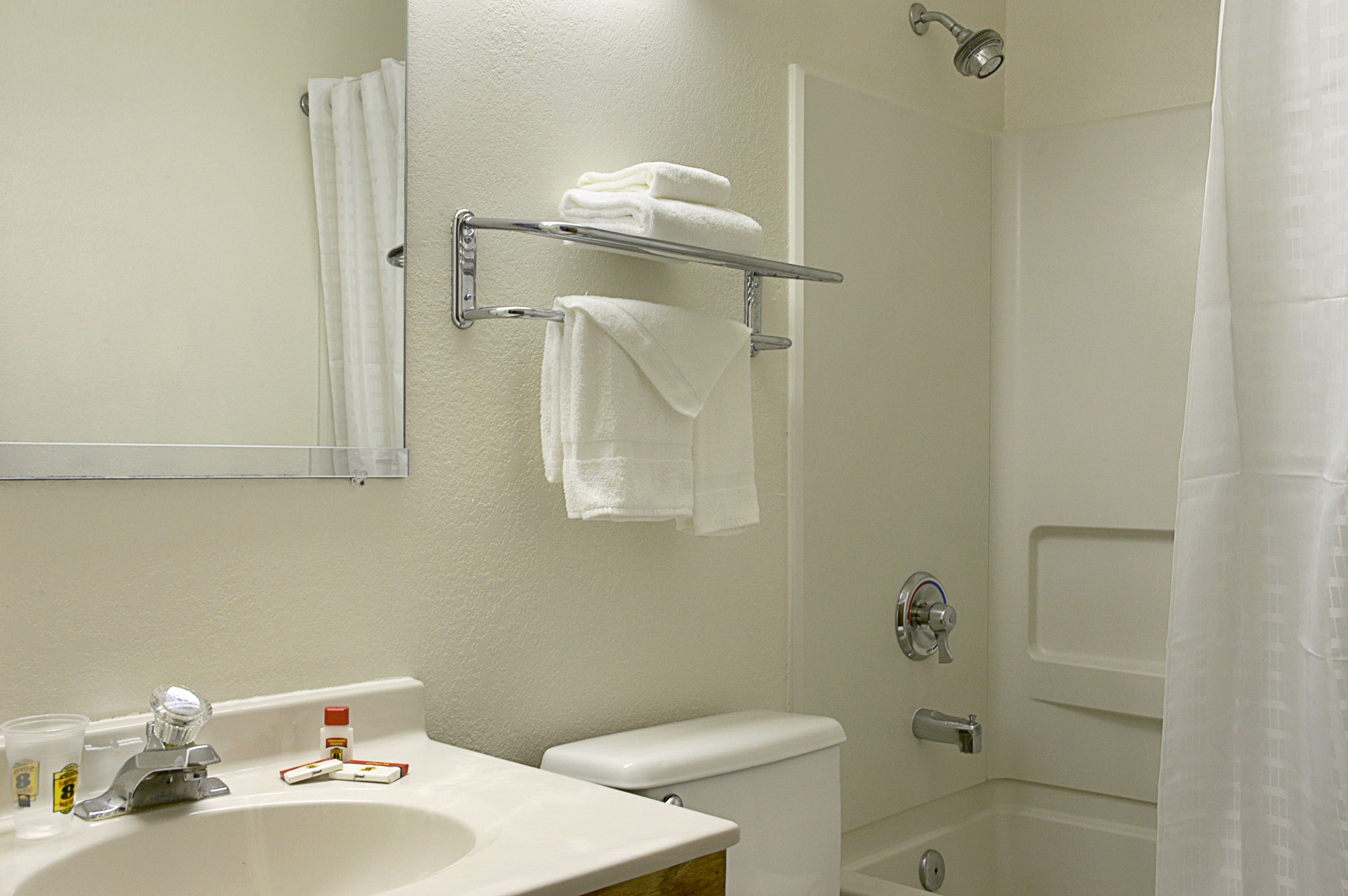 Guest room bath at the Super 8 by Wyndham Richmond/Chamberlayne Rd in Richmond, Virginia