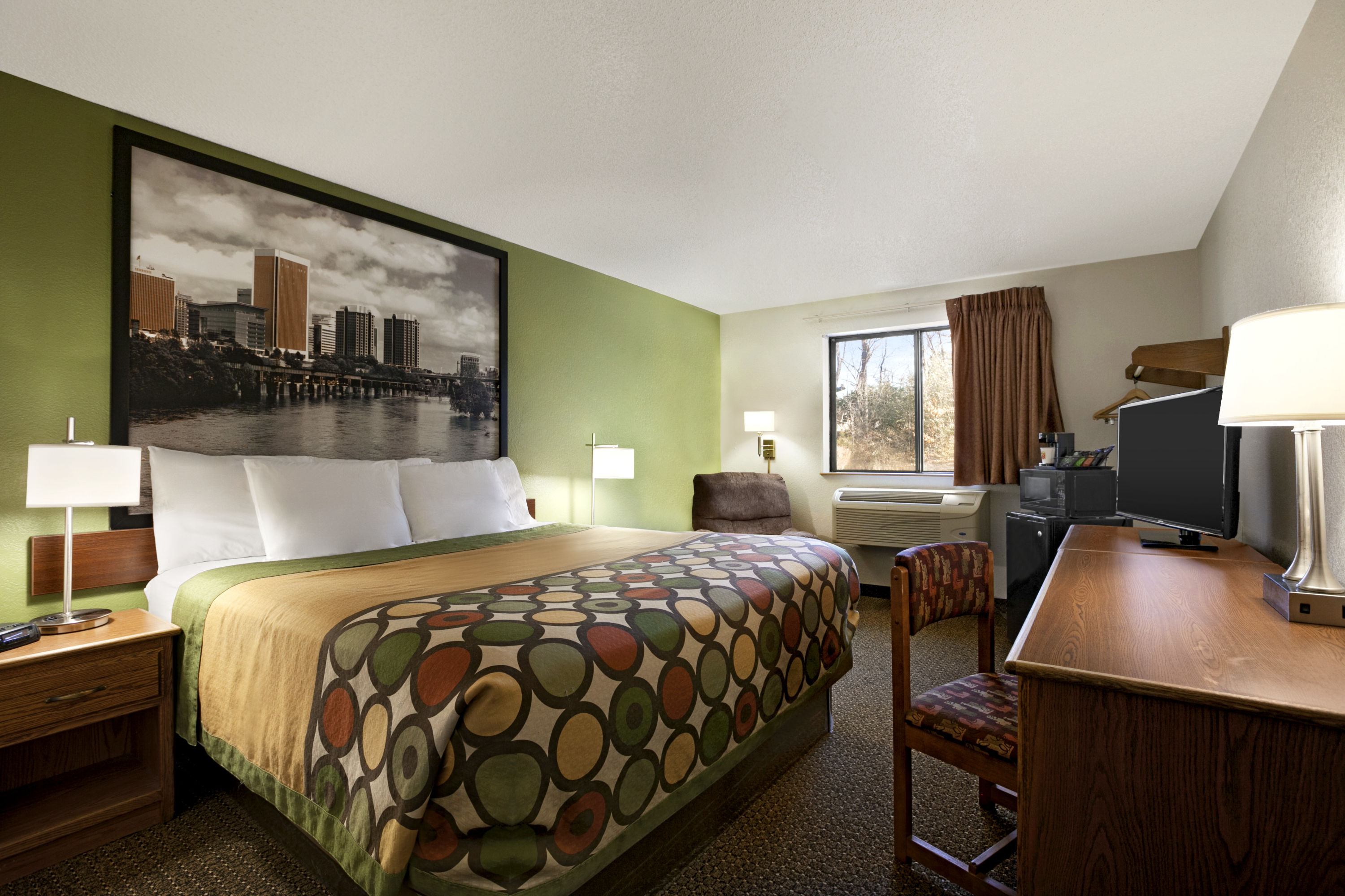 Guest room at the Super 8 by Wyndham Richmond/Chamberlayne Rd in Richmond, Virginia