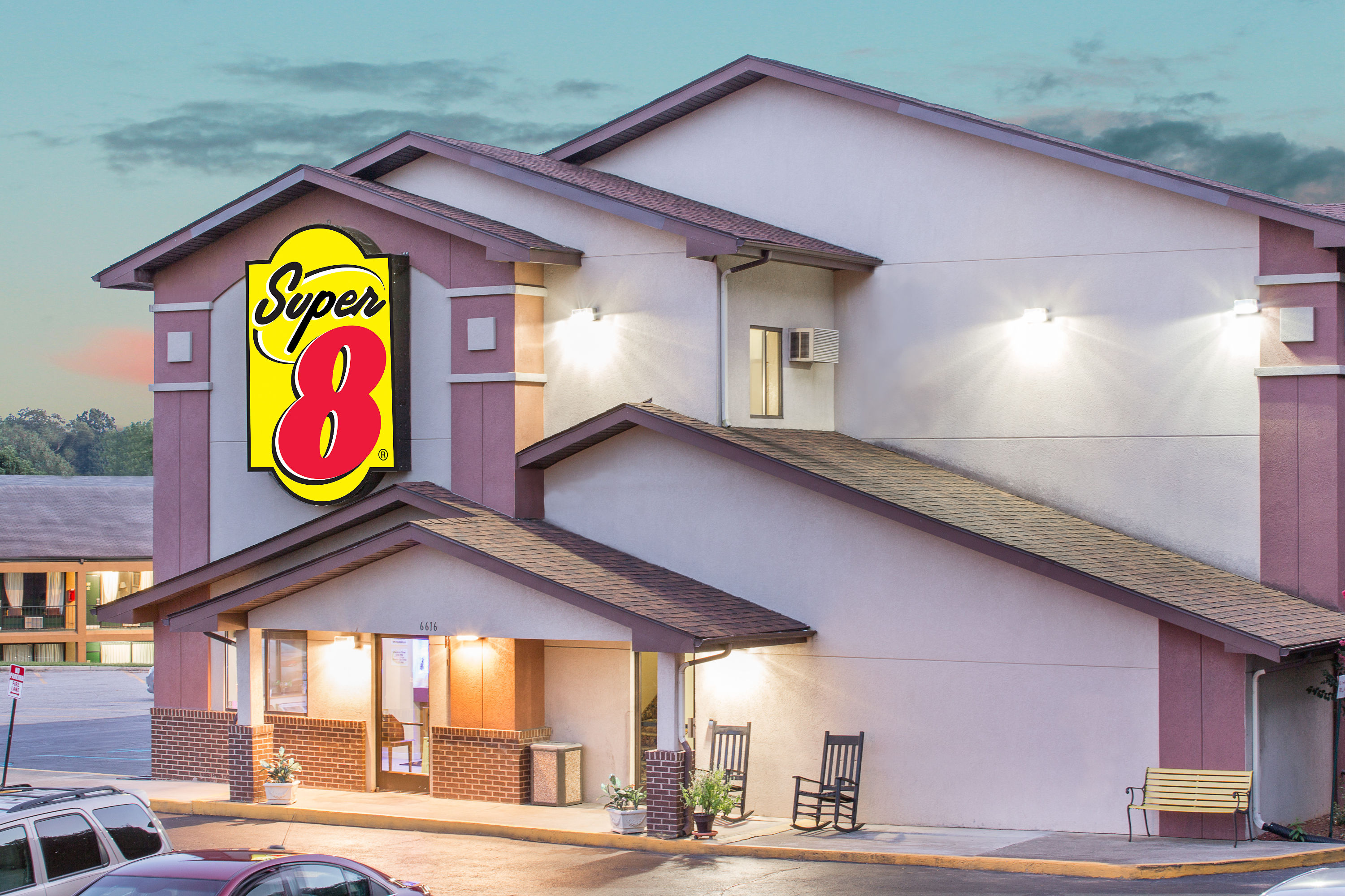 Super 8 By Wyndham Roanoke Va Roanoke Va Hotels