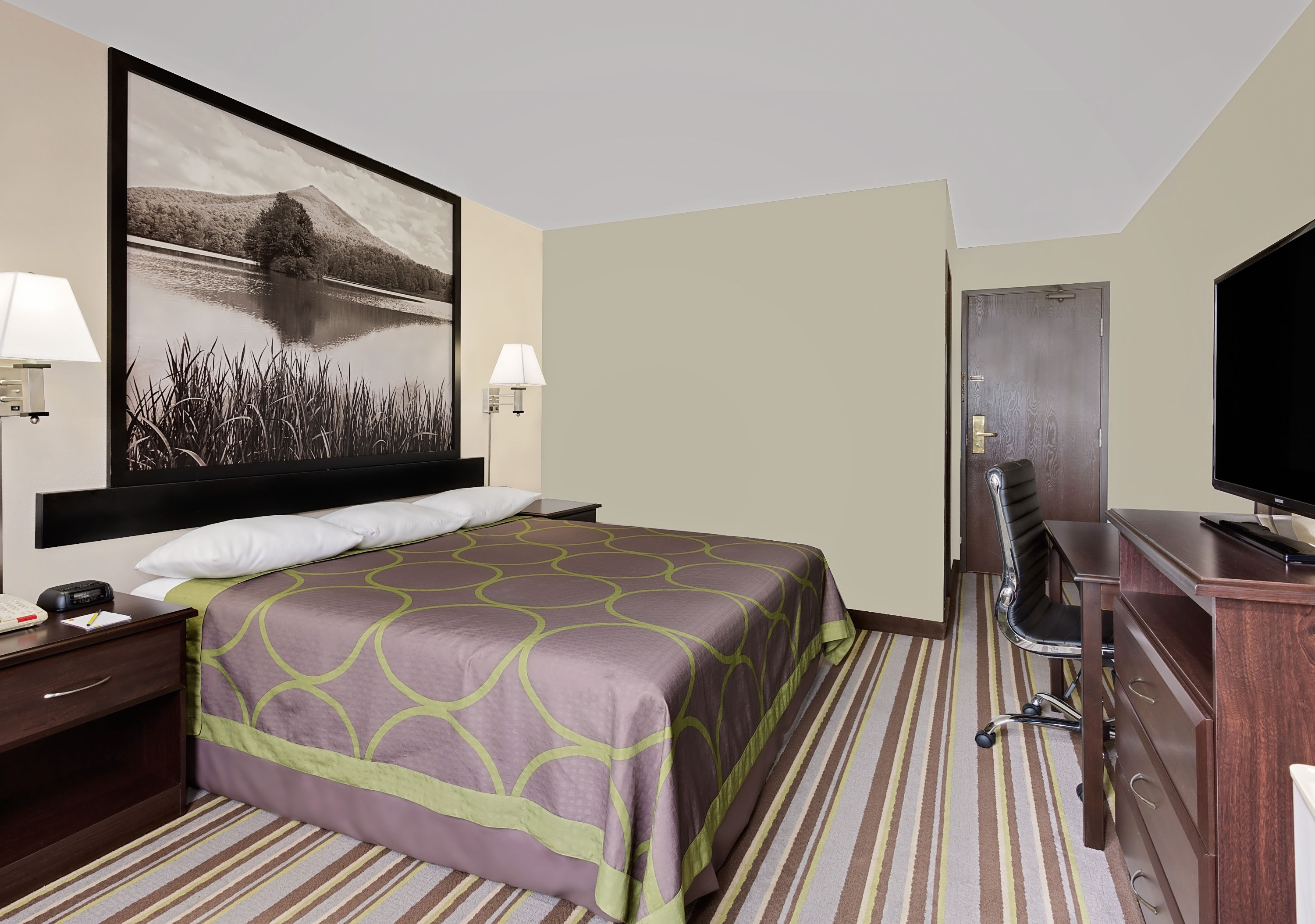 Guest room at the Super 8 by Wyndham Waynesboro in Waynesboro, Virginia