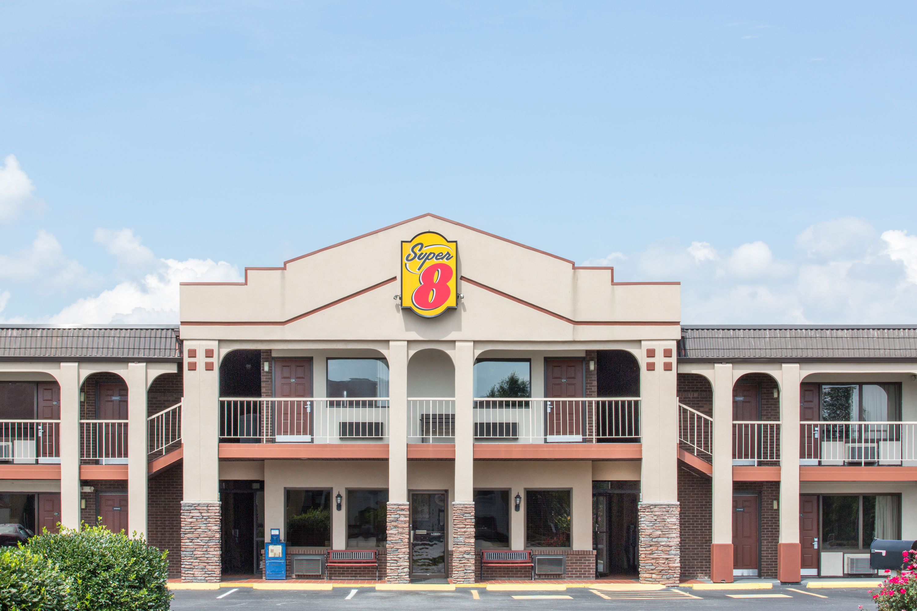 Exterior Day Image of Super 8 by Wyndham Wytheville hotel in Wytheville, Virginia
