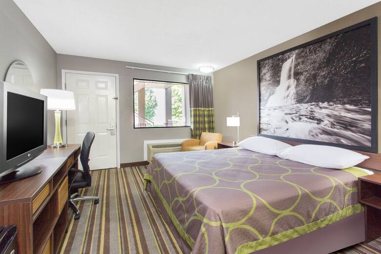 Guest room at the Super 8 Wytheville in Wytheville, Virginia