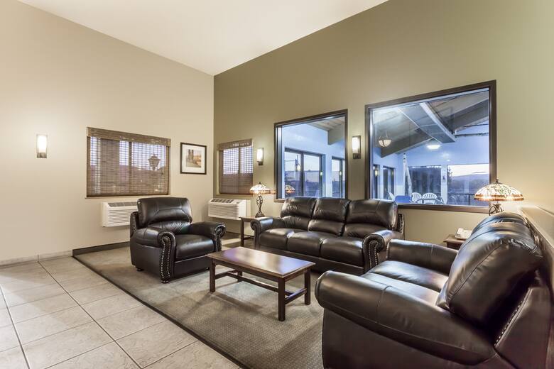 Super 8 Ellensburg hotel lobby in Ellensburg, Washington