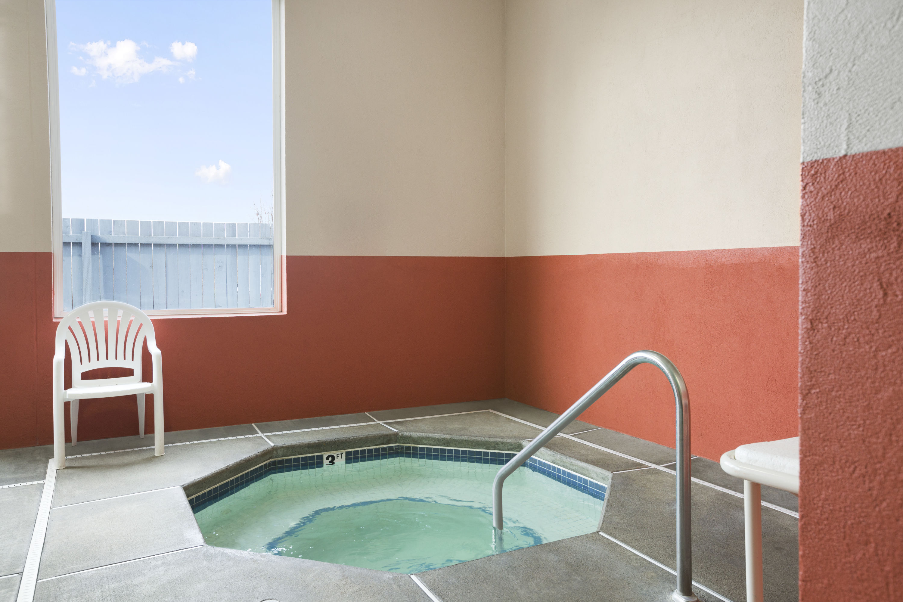 Hot tub at the Super 8 by Wyndham Bellingham Airport/Ferndale in Ferndale, Washington