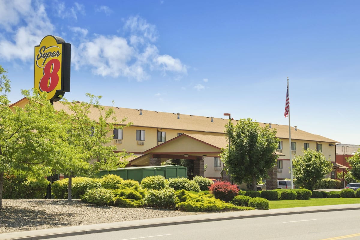 Super 8 Kennewick Hotels Wa 99336 Exterior Of Super 8 Kennewick Hotel In Washington