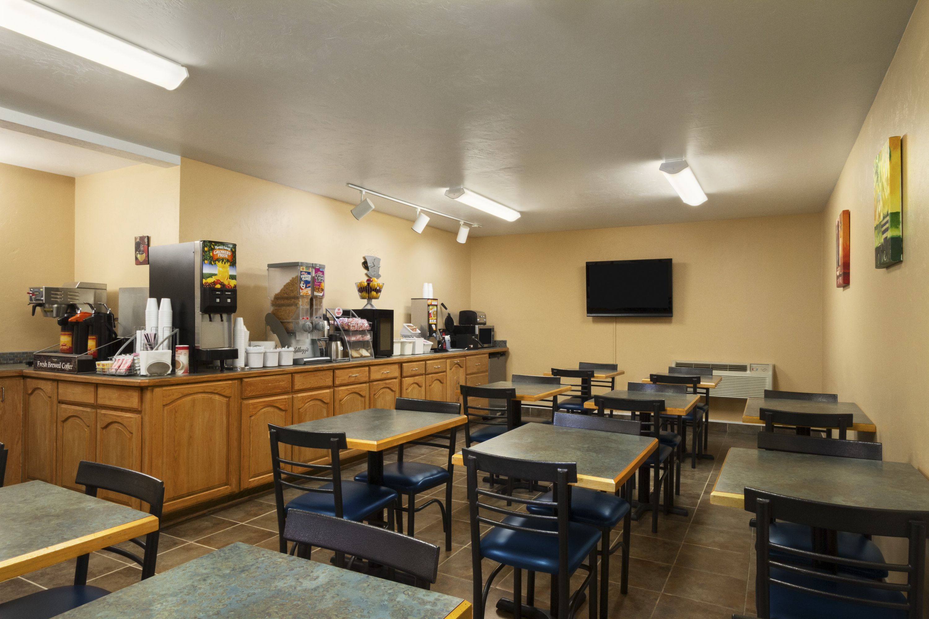 Super 8 by Wyndham Kennewick restaurant in Kennewick, Washington