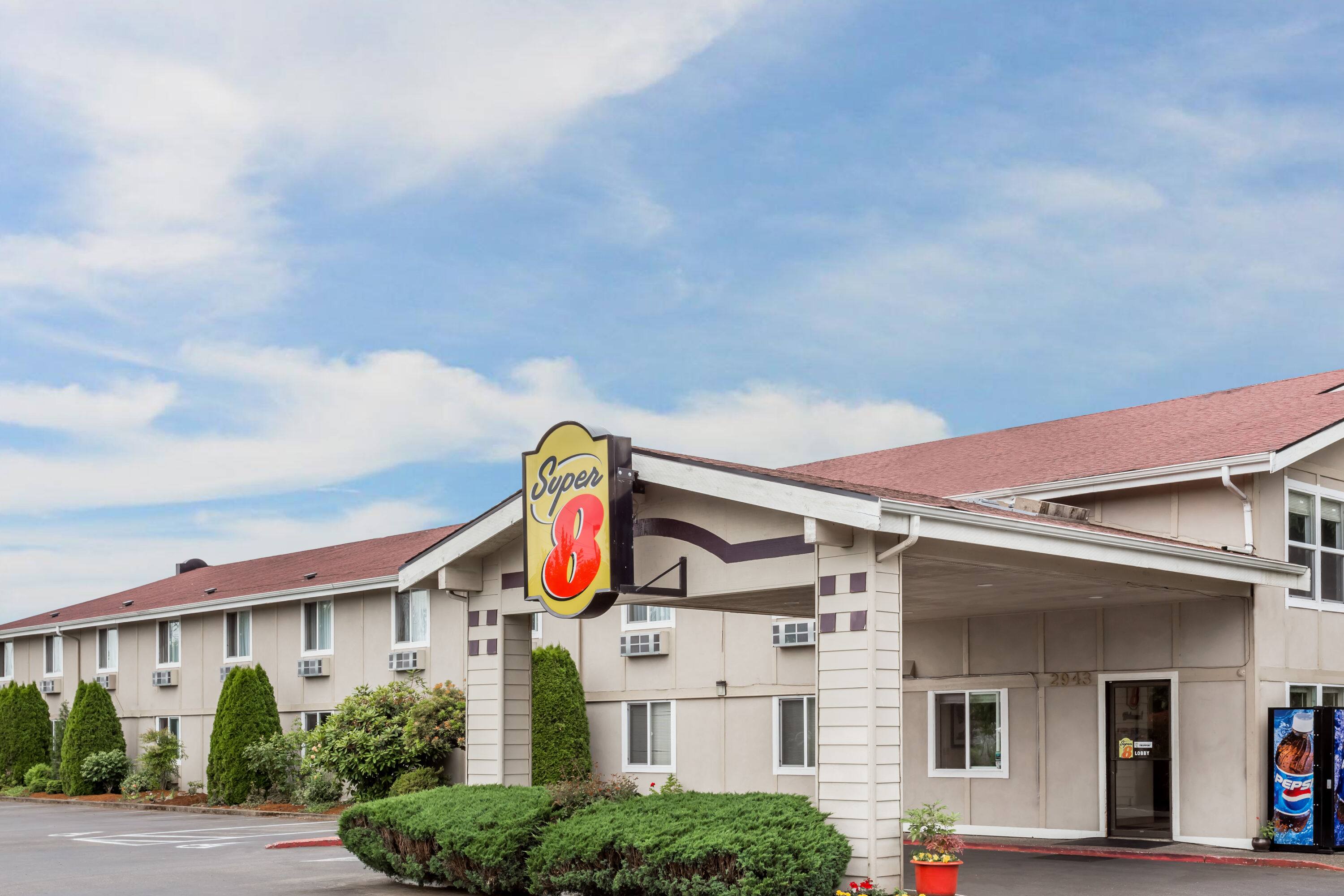 Super 8 by Wyndham Shelton | Shelton, WA Hotels