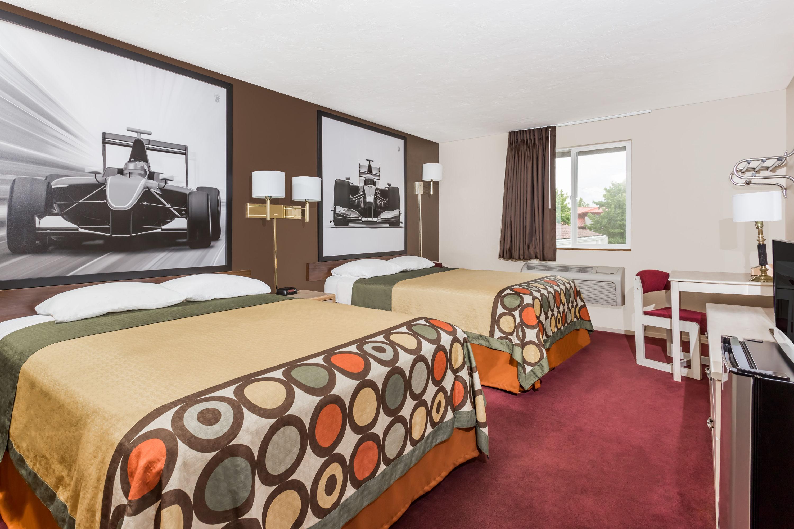 Guest room at the Super 8 by Wyndham Shelton in Shelton, Washington
