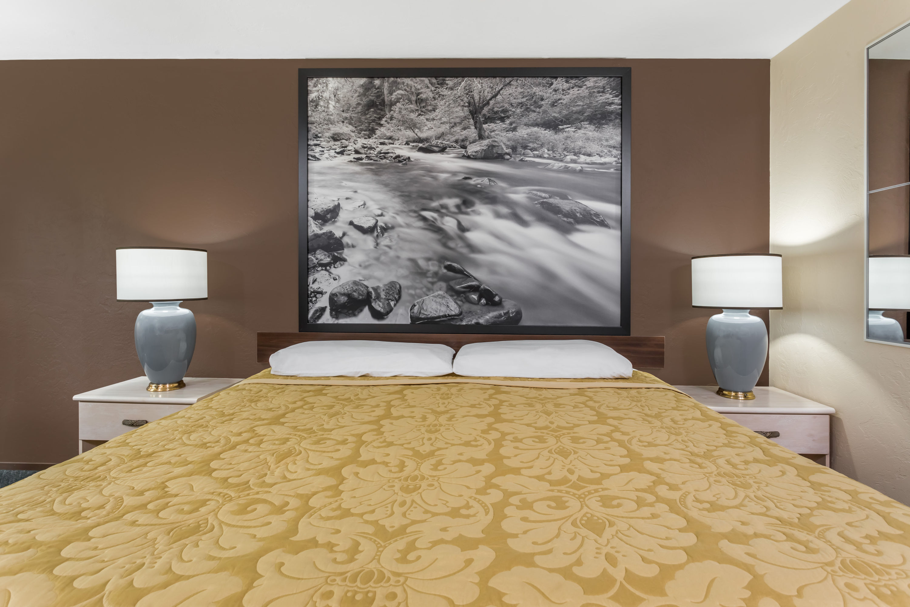 Guest room at the Super 8 by Wyndham Shelton in Shelton, Washington