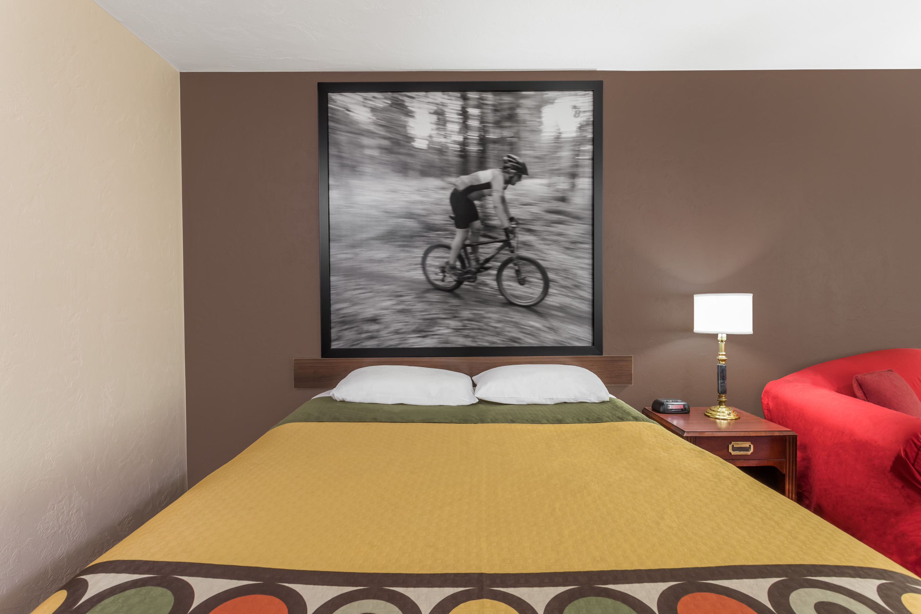 Guest room at the Super 8 by Wyndham Shelton in Shelton, Washington