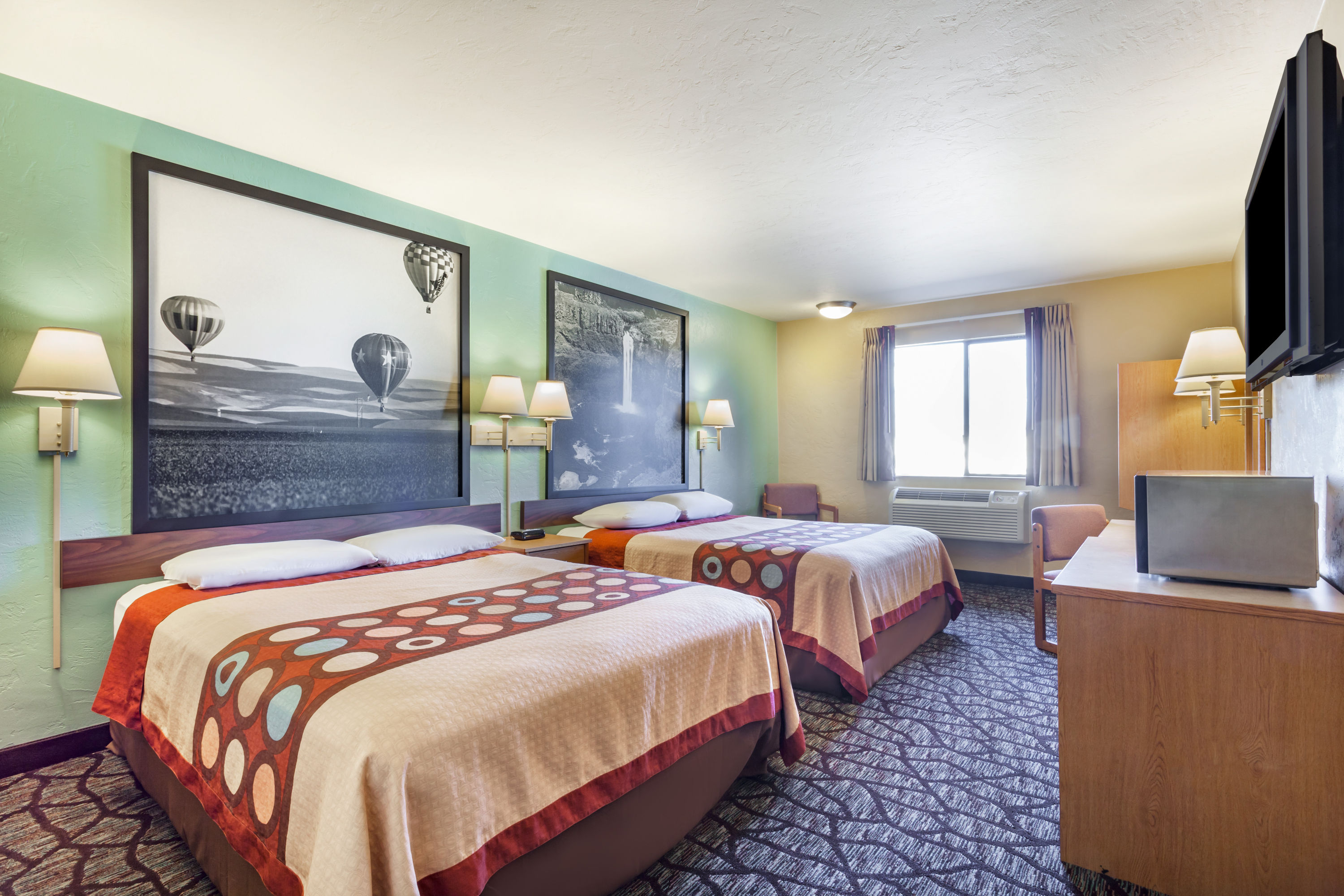 Guest room at the Super 8 by Wyndham Union Gap Yakima Area in Union Gap, Washington
