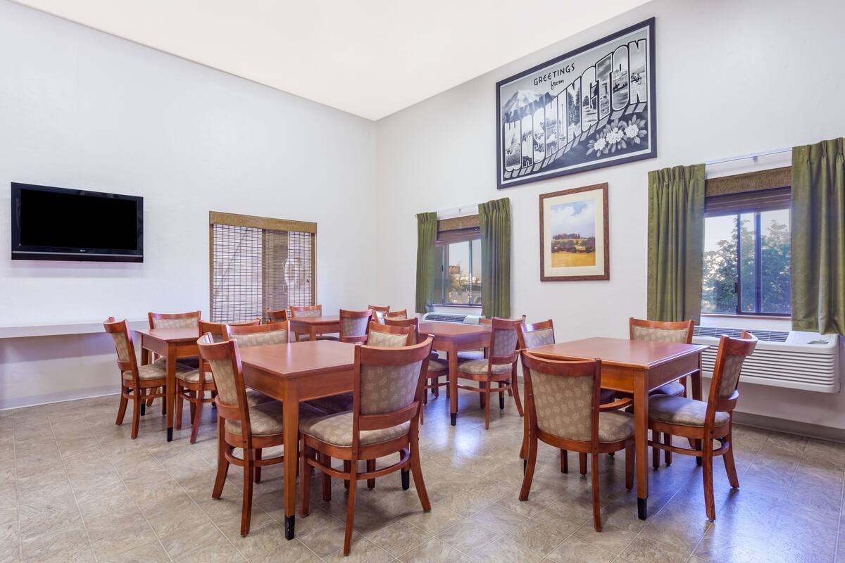 Super 8 by Wyndham Union Gap Yakima Area | Union Gap, WA Hotels