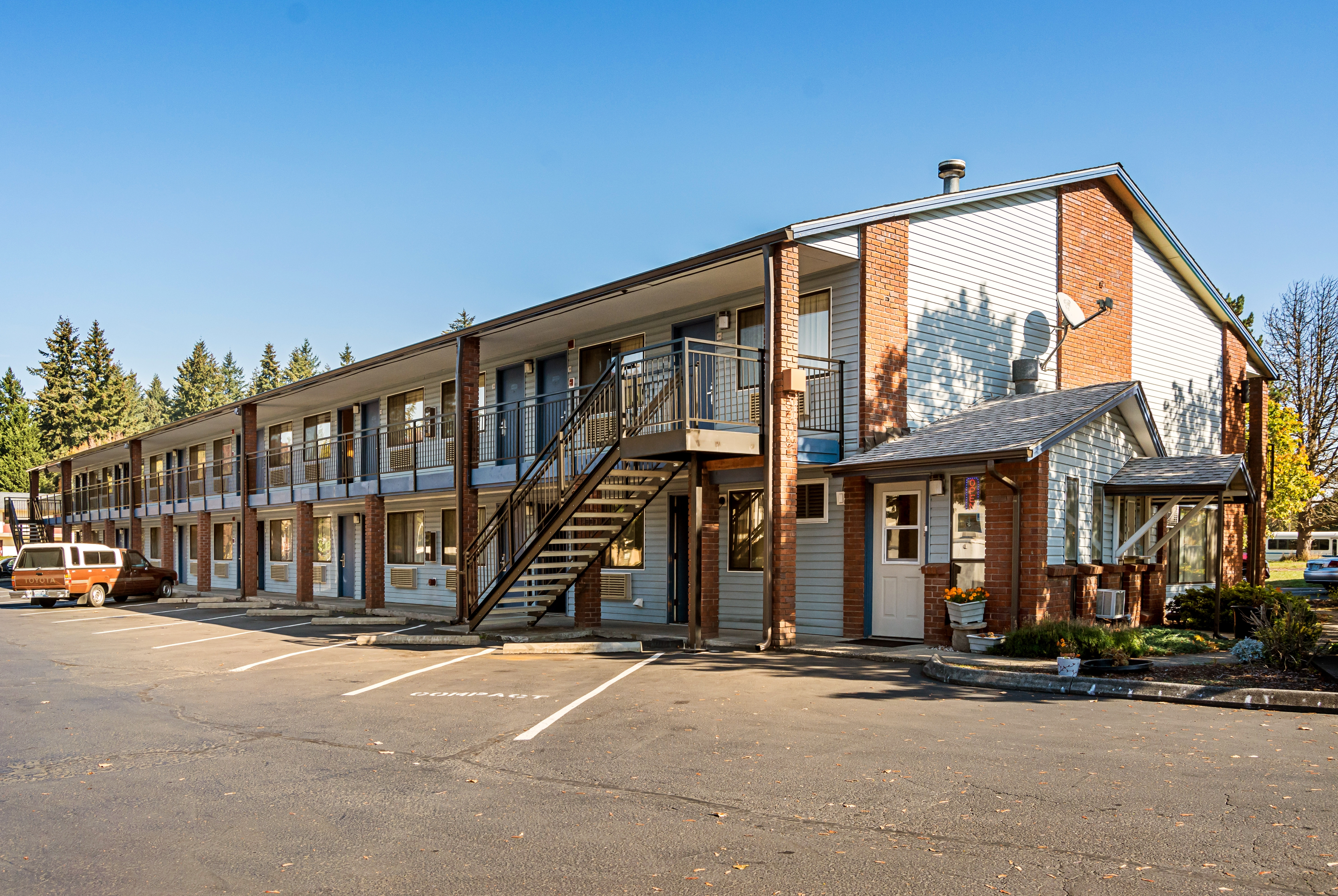Exterior of Super 8 by Wyndham Vancouver East hotel in Vancouver, Washington
