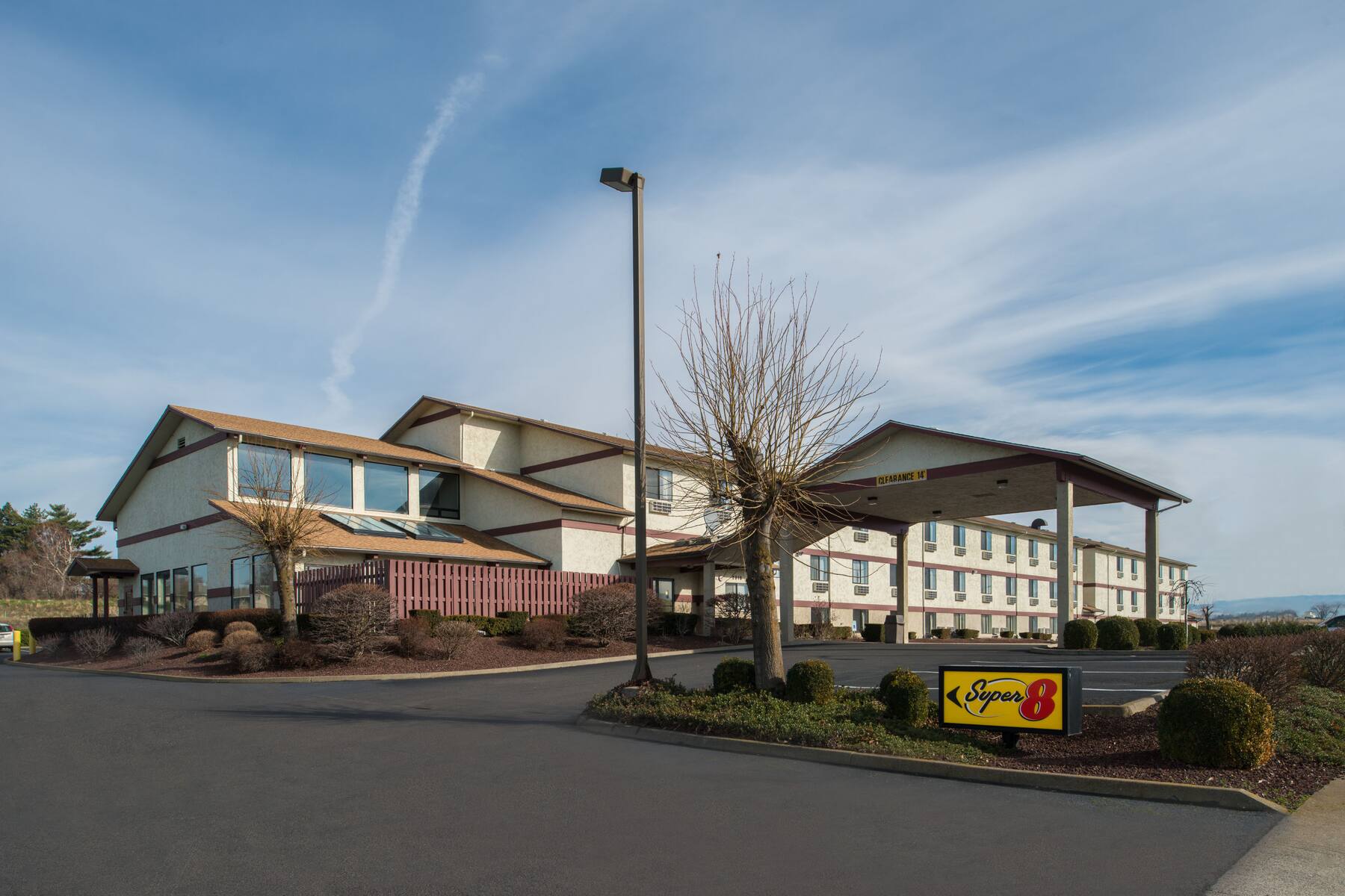 Exterior of Super 8 Walla Walla hotel in Walla Walla, Washington Exterior of Super 8 Walla Walla hotel in Walla Walla, Washington