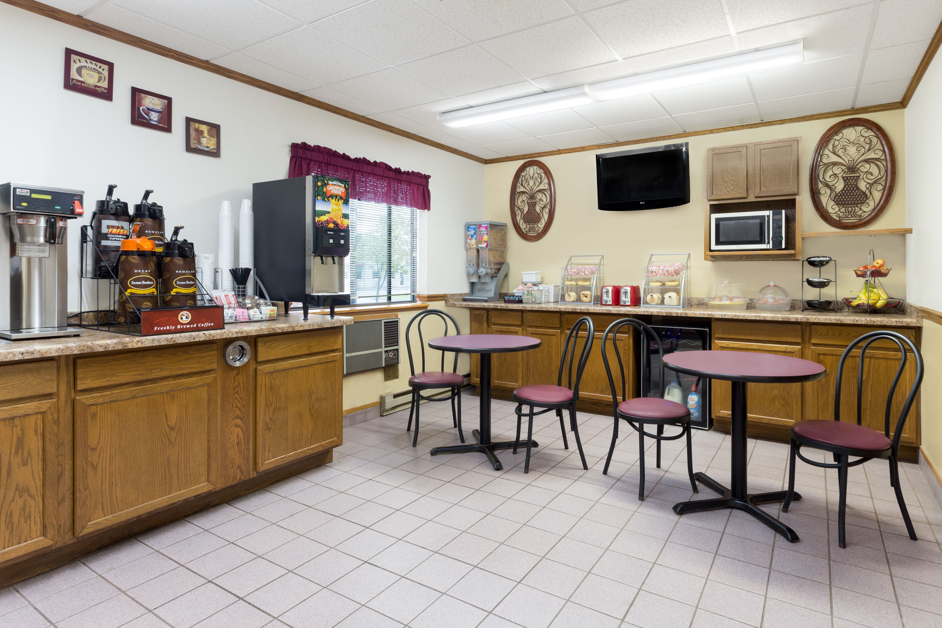 Super 8 by Wyndham Antigo Antigo, WI Hotels