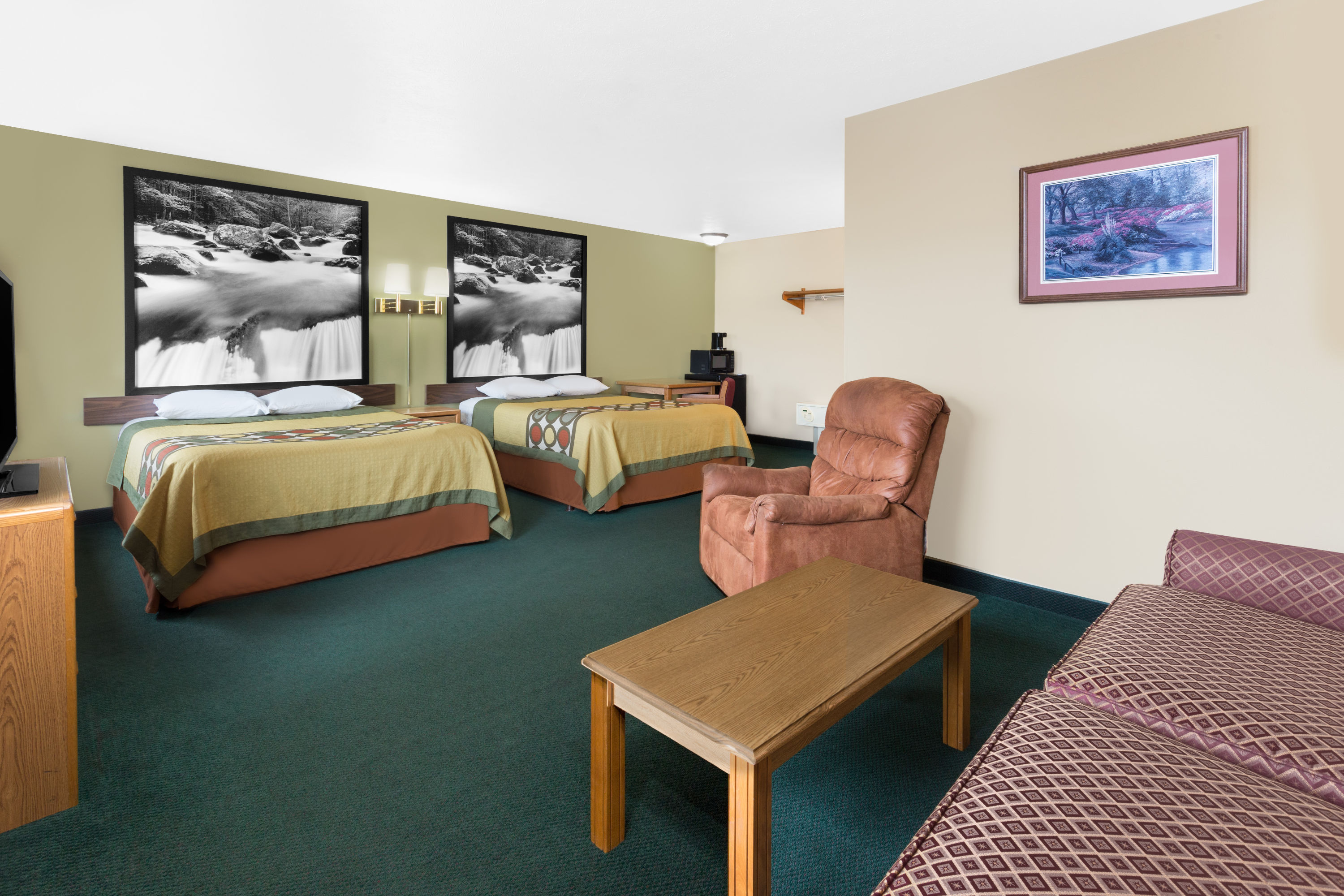 Super 8 by Wyndham Antigo Antigo, WI Hotels