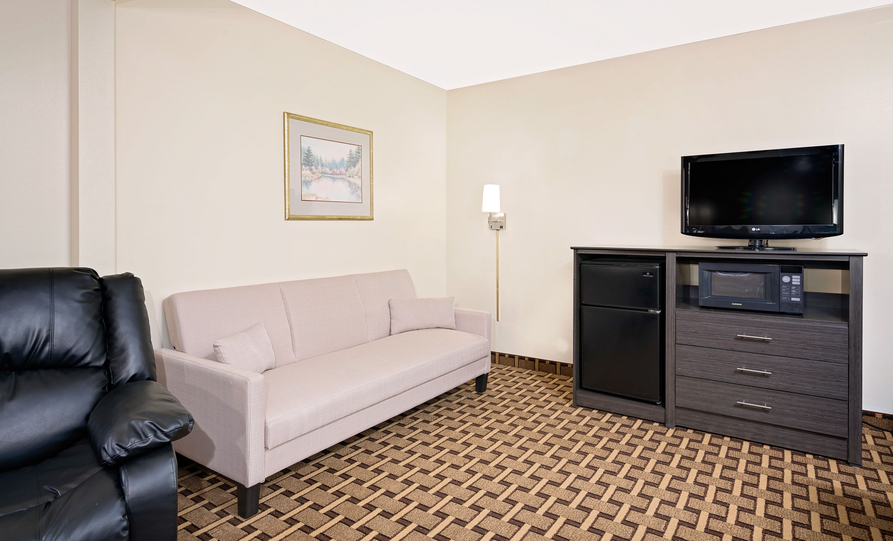 Super 8 by Wyndham Ashland suite in Ashland, Wisconsin