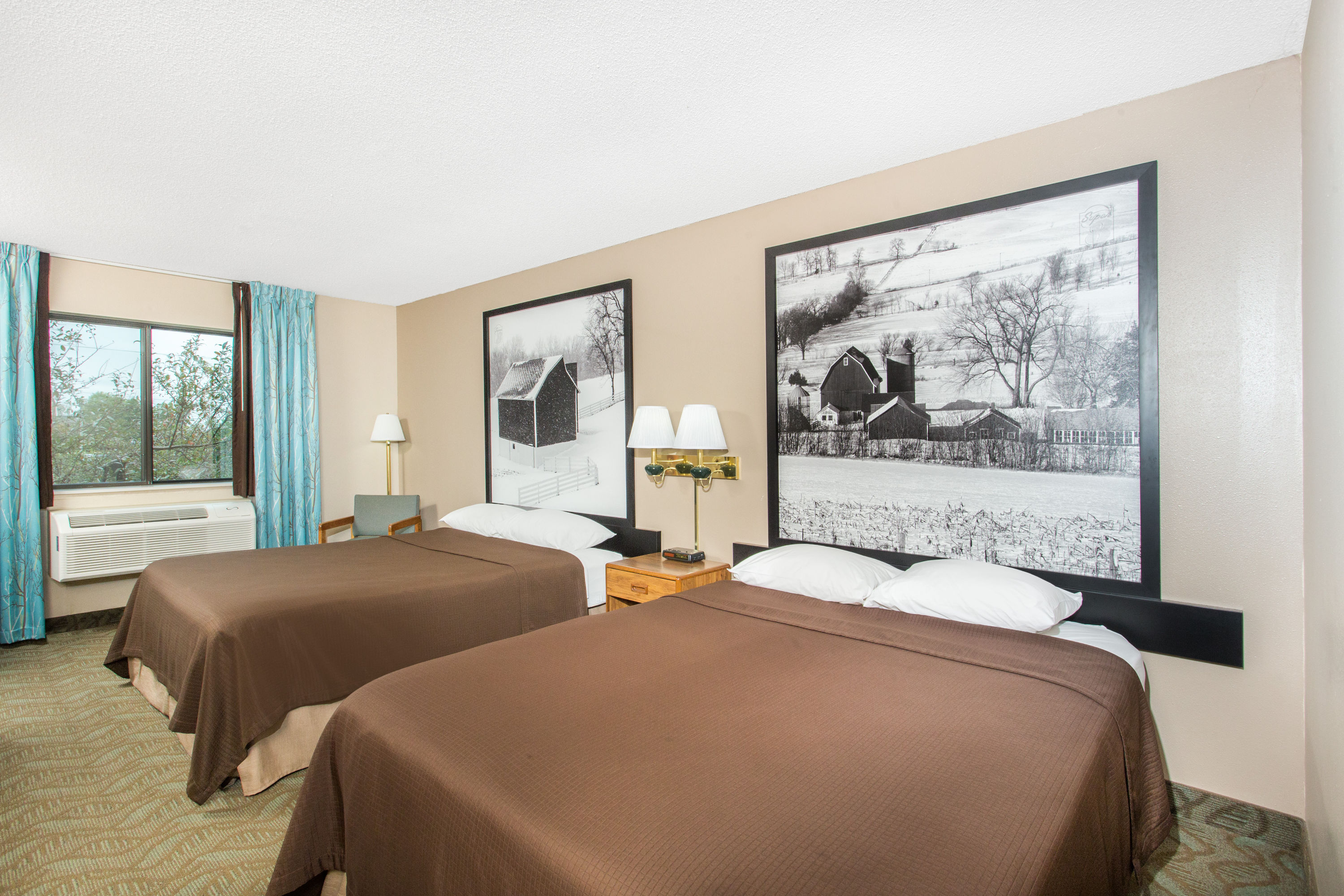 Guest room at the Super 8 by Wyndham Dodgeville in Dodgeville, Wisconsin