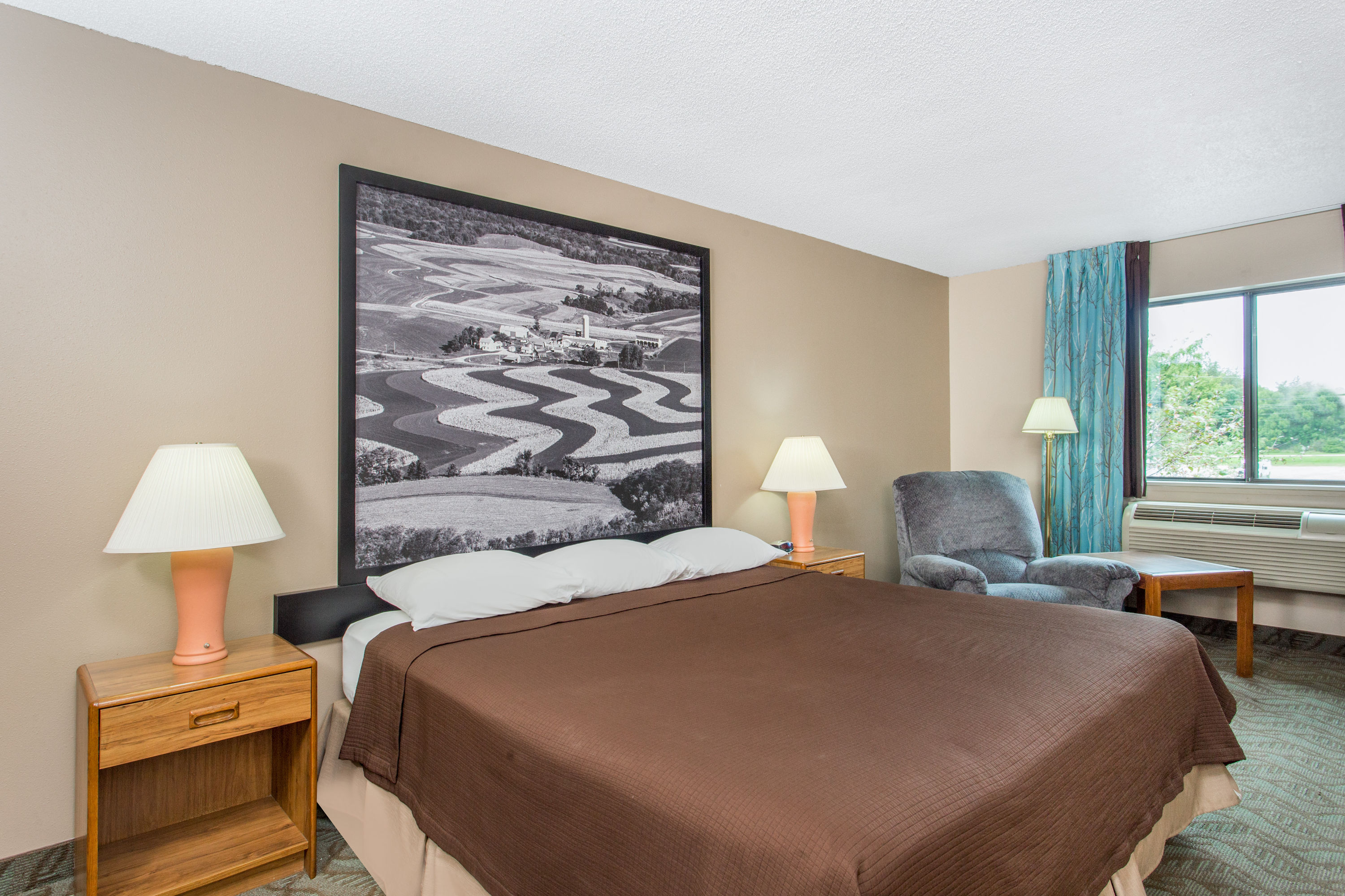 Guest room at the Super 8 by Wyndham Dodgeville in Dodgeville, Wisconsin