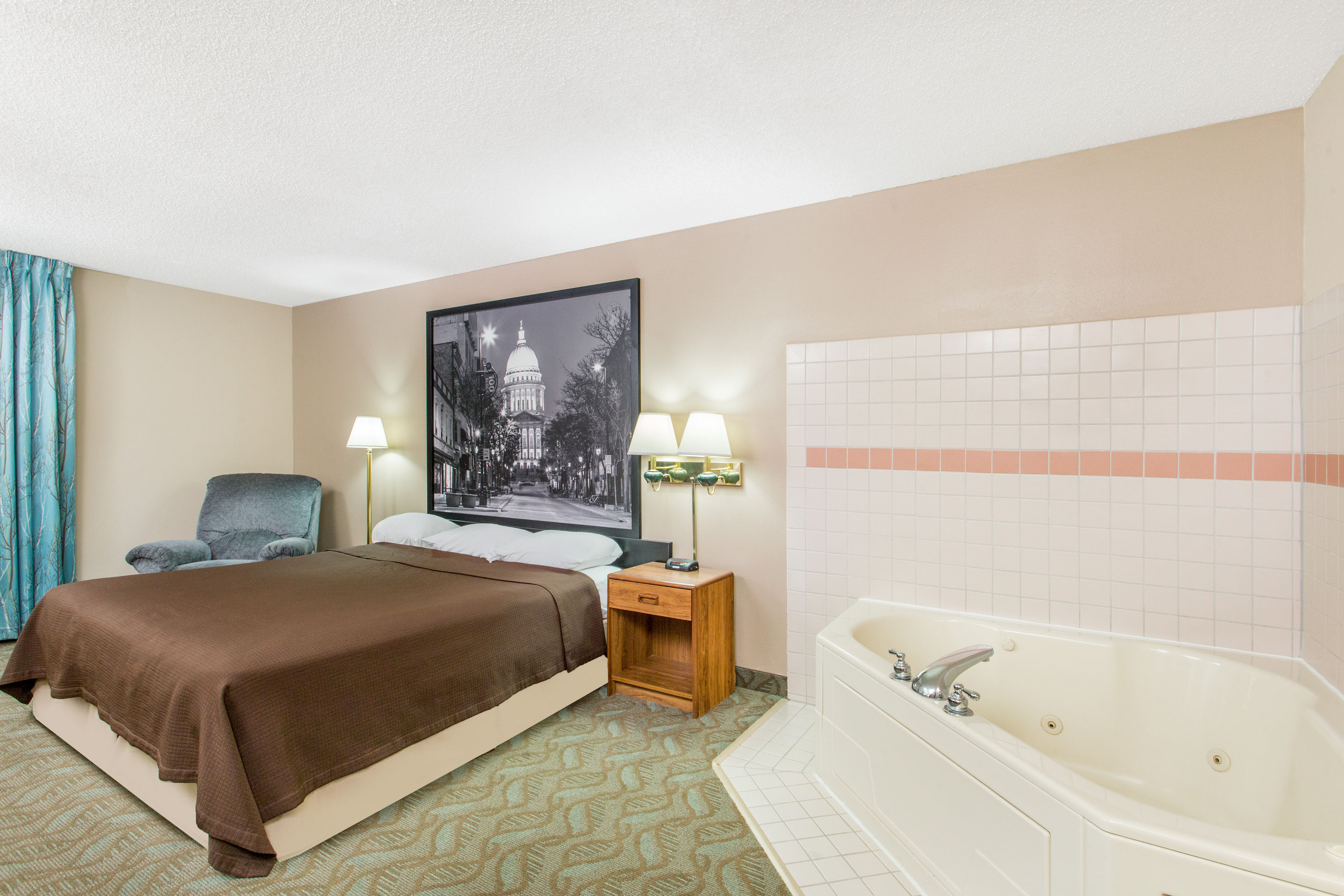 Super 8 by Wyndham Dodgeville suite in Dodgeville, Wisconsin