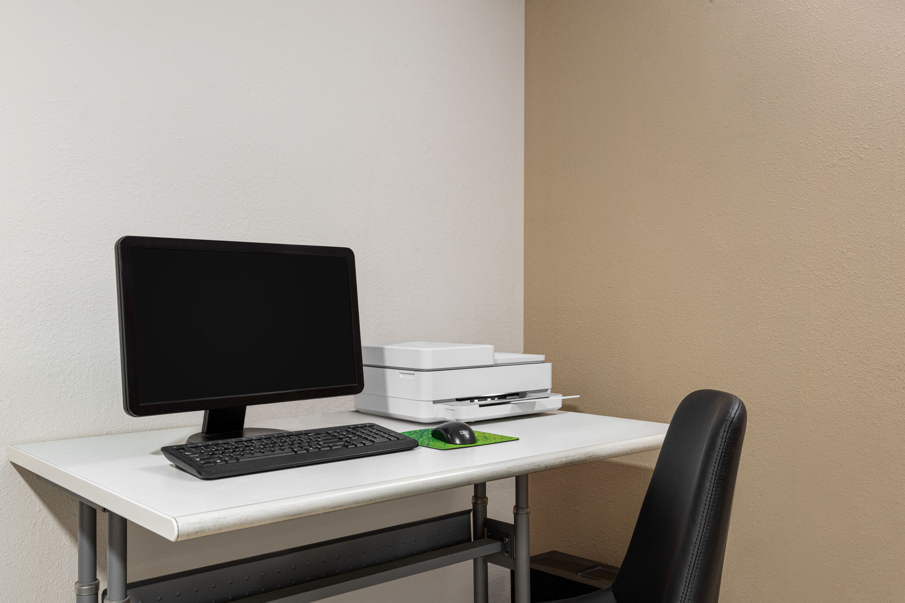 Super 8 by Wyndham Germantown/Milwaukee business center in Germantown, Wisconsin