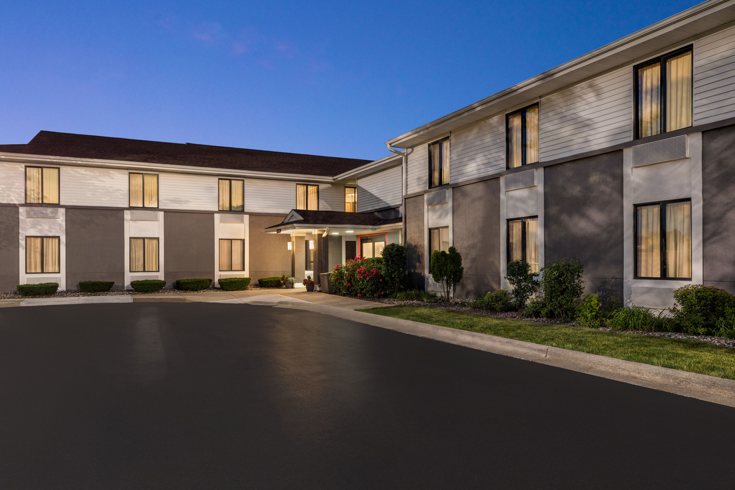 Exterior of Super 8 by Wyndham Germantown/Milwaukee hotel in Germantown, Wisconsin