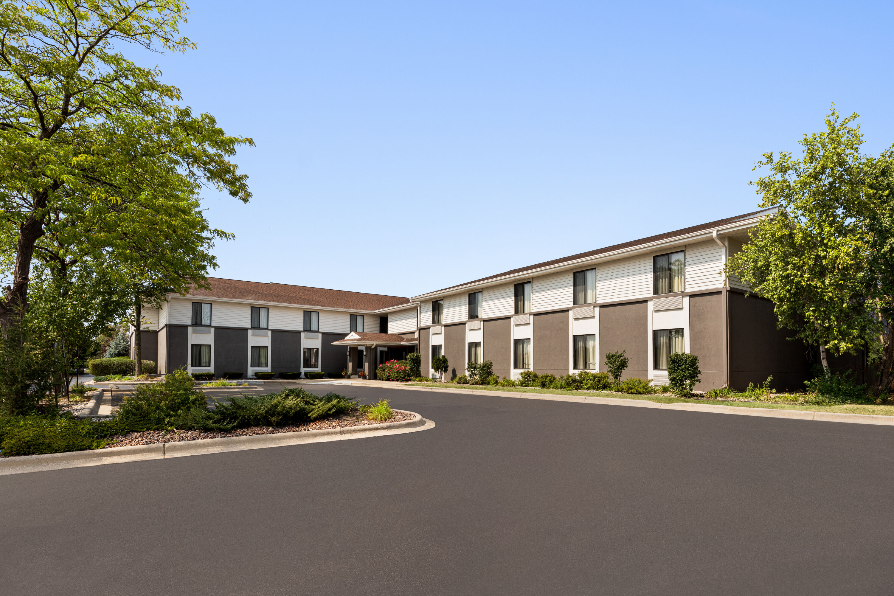 Exterior of Super 8 by Wyndham Germantown/Milwaukee hotel in Germantown, Wisconsin