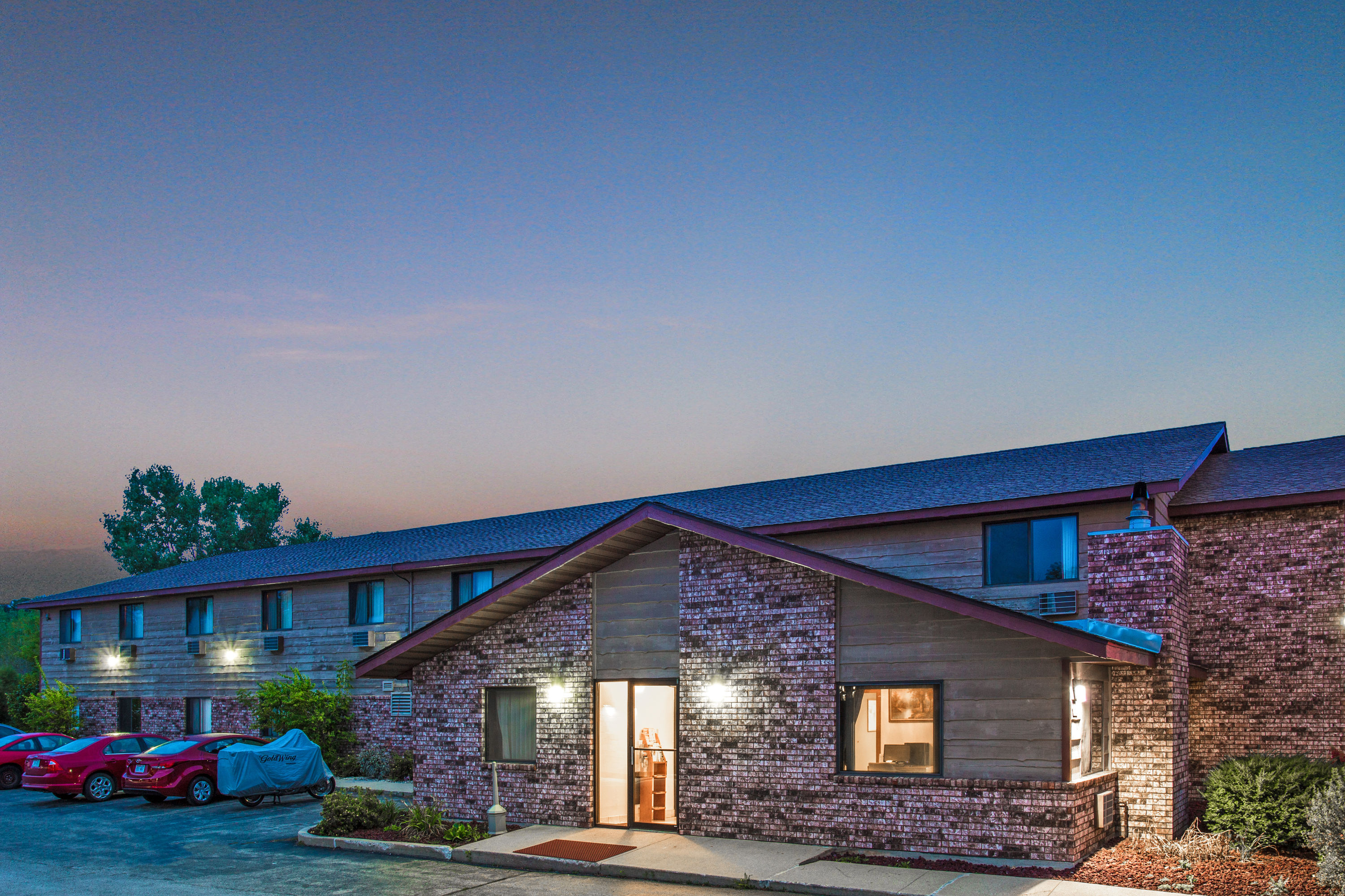 Super 8 By Wyndham Hartford Wi Hartford Wi Hotels