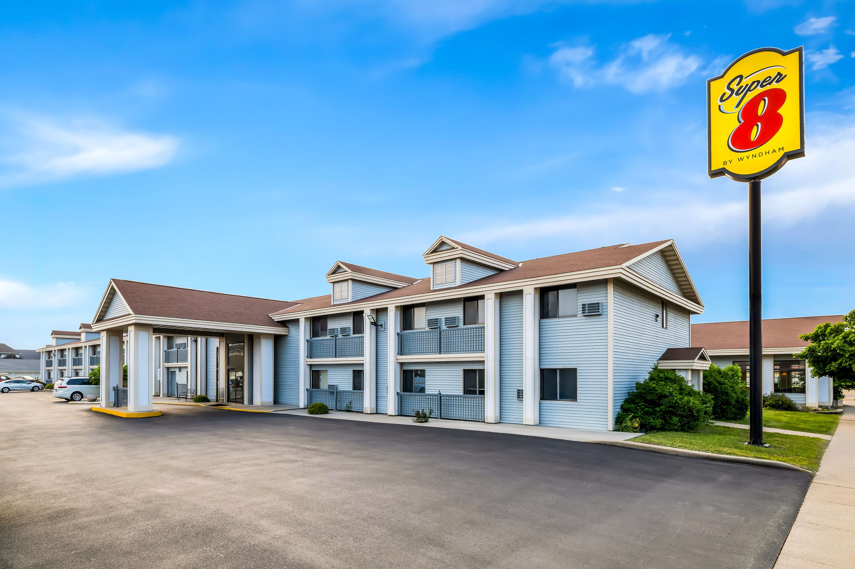 Super 8 by Wyndham La Crosse | La Crosse, WI Hotels