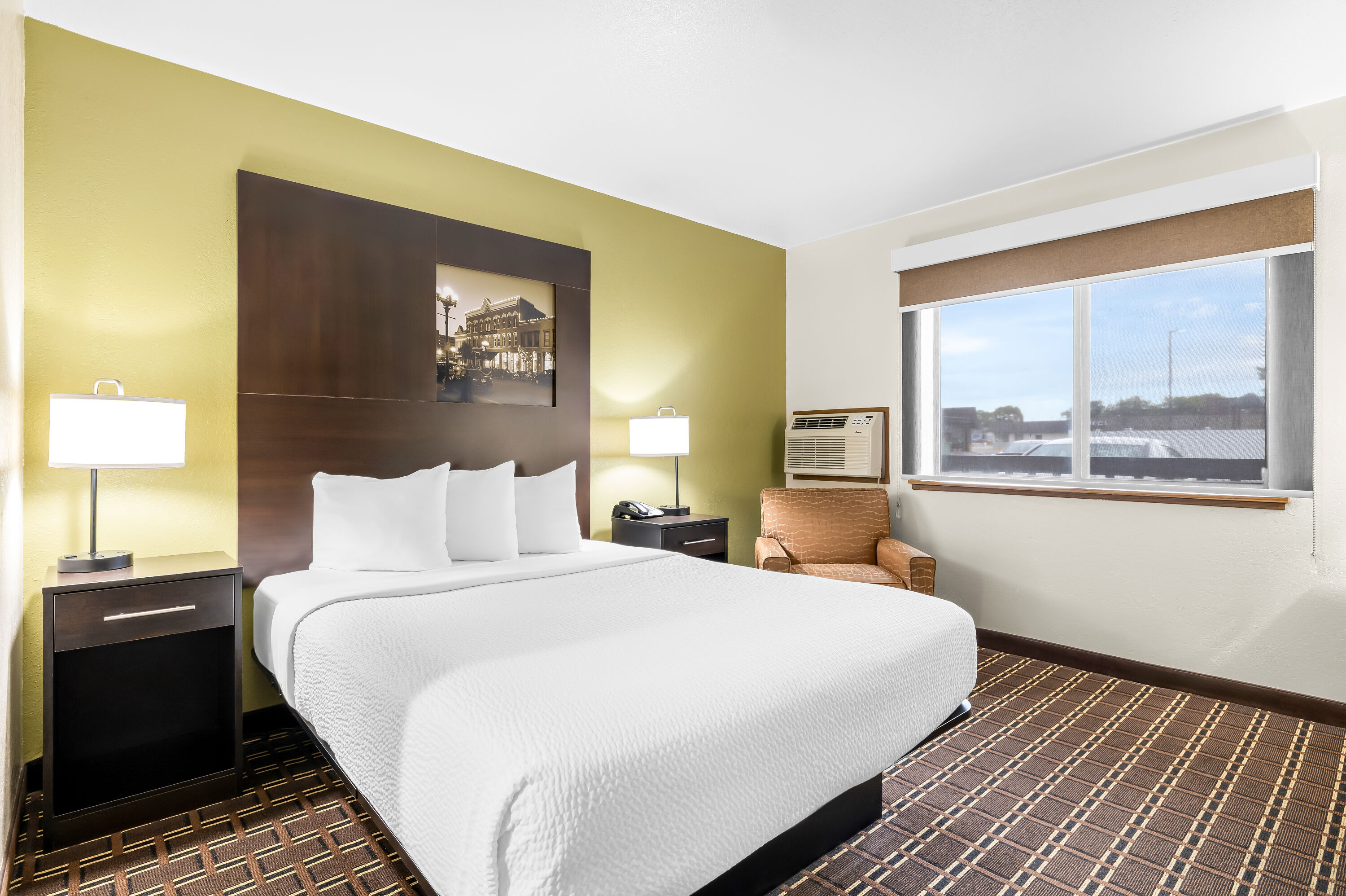 Queen bed guest room at the Super 8 by Wyndham La Crosse in La Crosse, Wisconsin